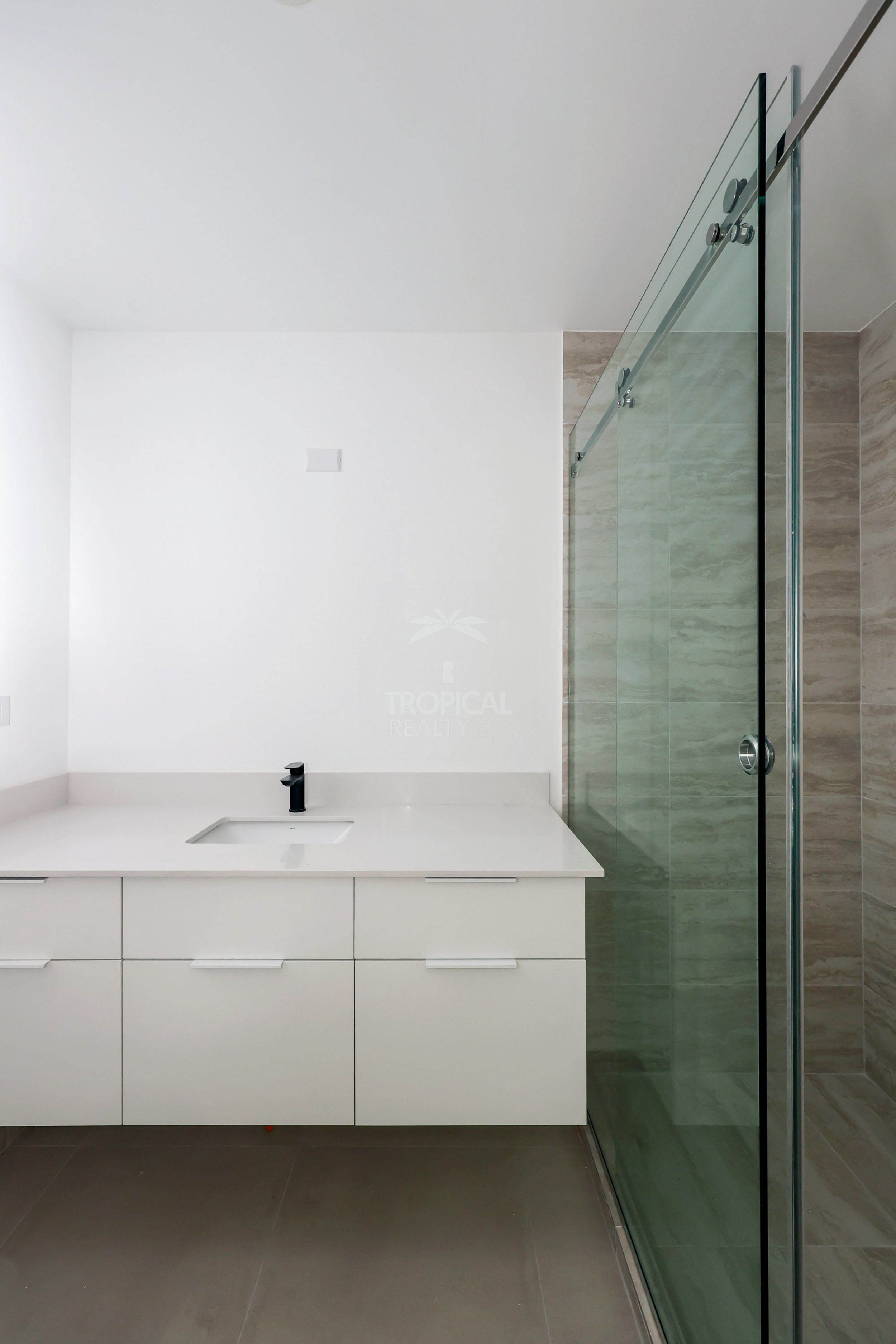 Contemporary City View Apartment – La Sabana, San José