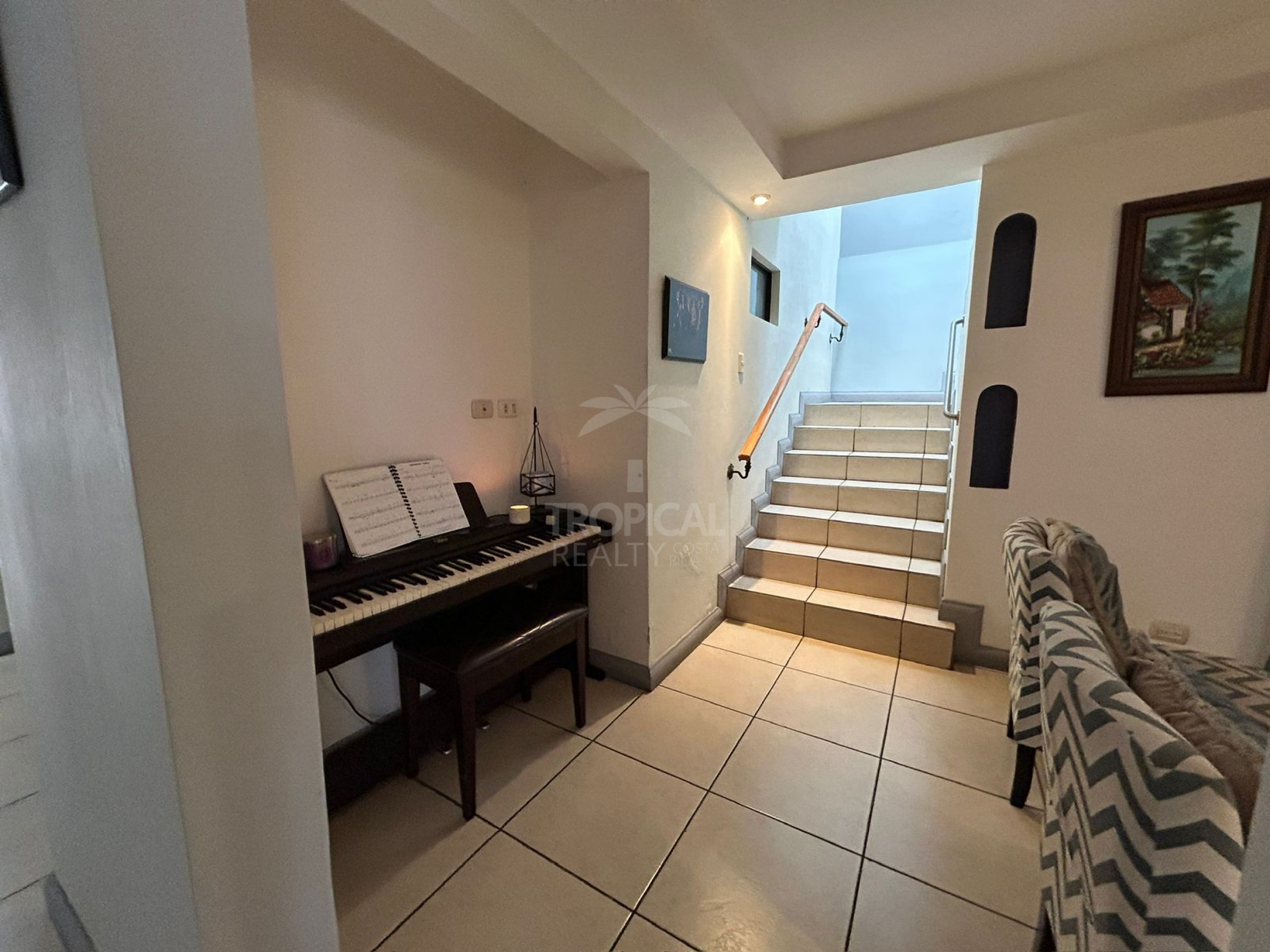 Independent Home for Sale in San Francisco de Dos Ríos – Spacious Layout, Office & Patio