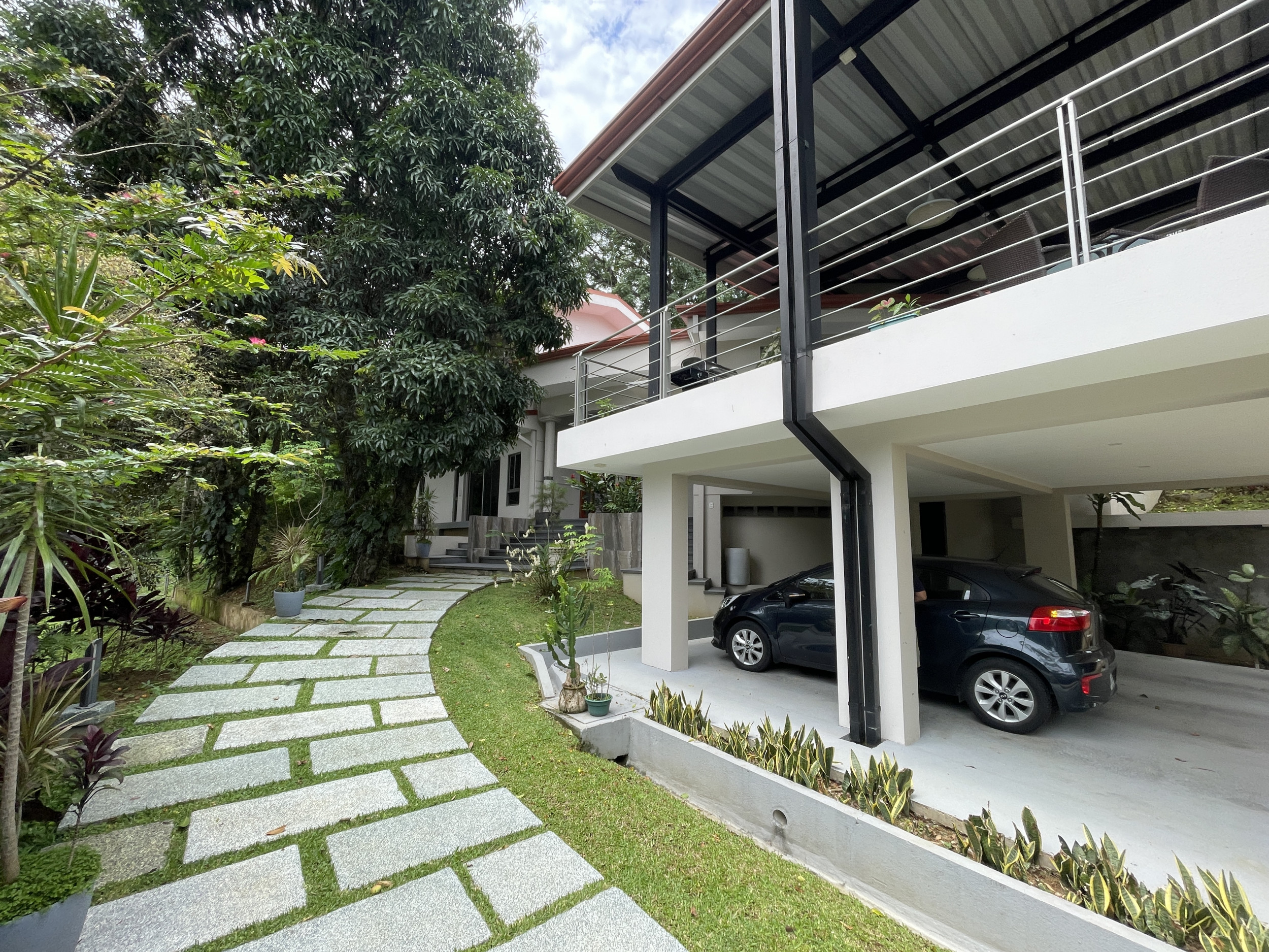 Modern Home for Sale with Views in Brasil de Mora, Ciudad Colón, San José