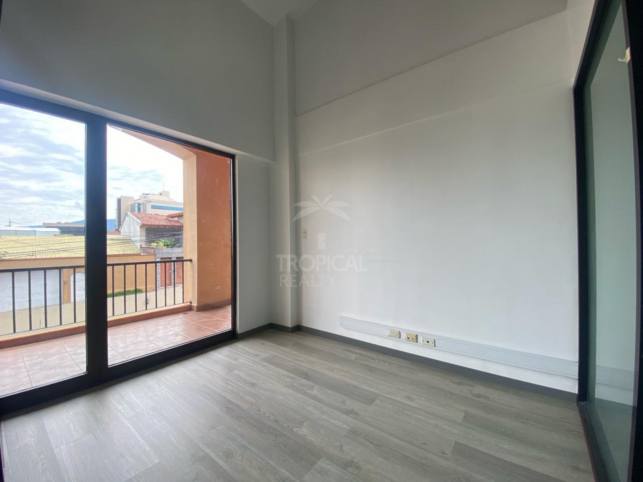 Commercial Space for Rent – Plaza Acuarium, Guachipelín, Escazú RENTED