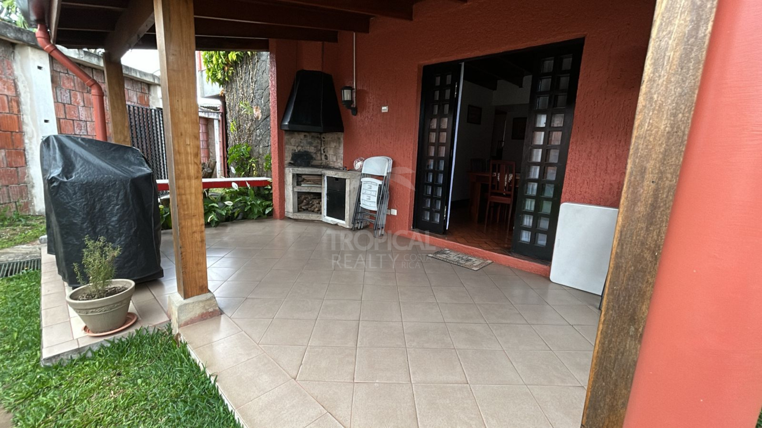 For Sale: House with Mixed Land Use in Granadilla – Large Lot with Development Potential | $819,000