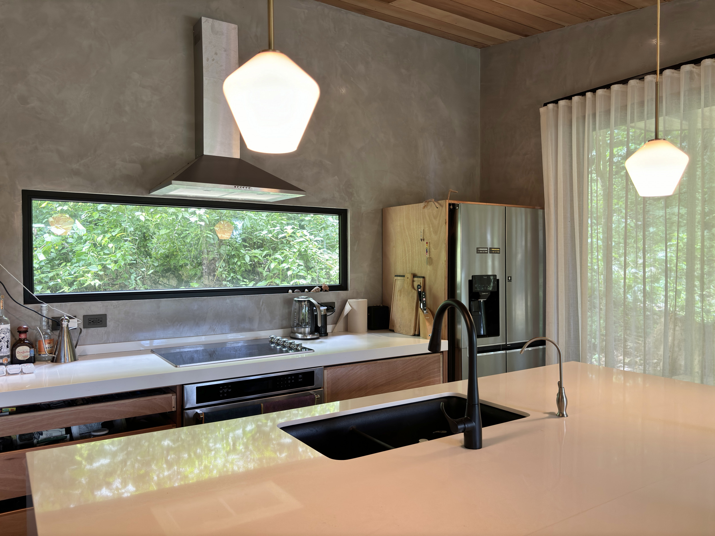 Modern Retreat Surrounded by Lush Nature in Santa Teresa