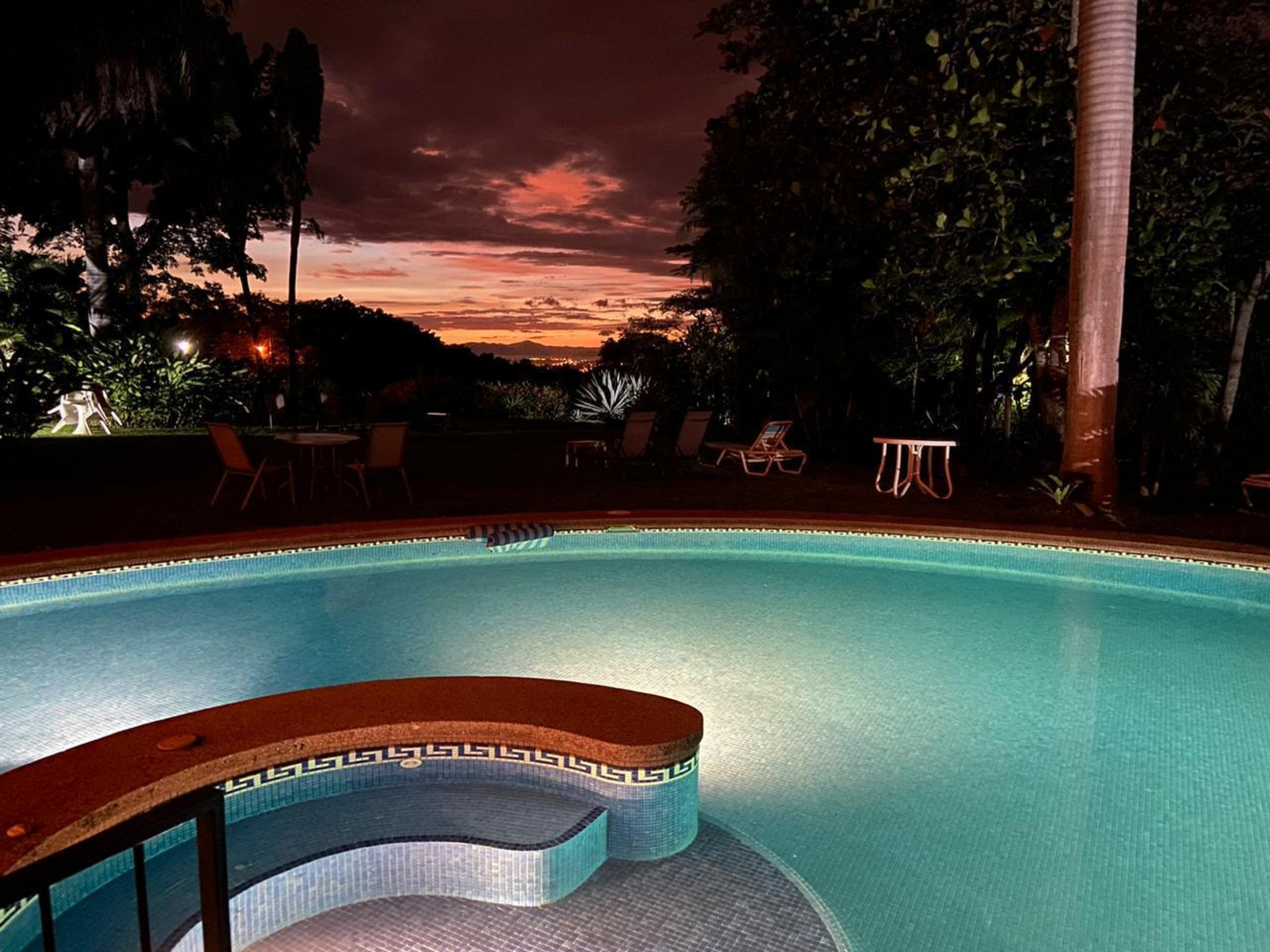 Property for sale with 3 houses and a cabin in Esparza!