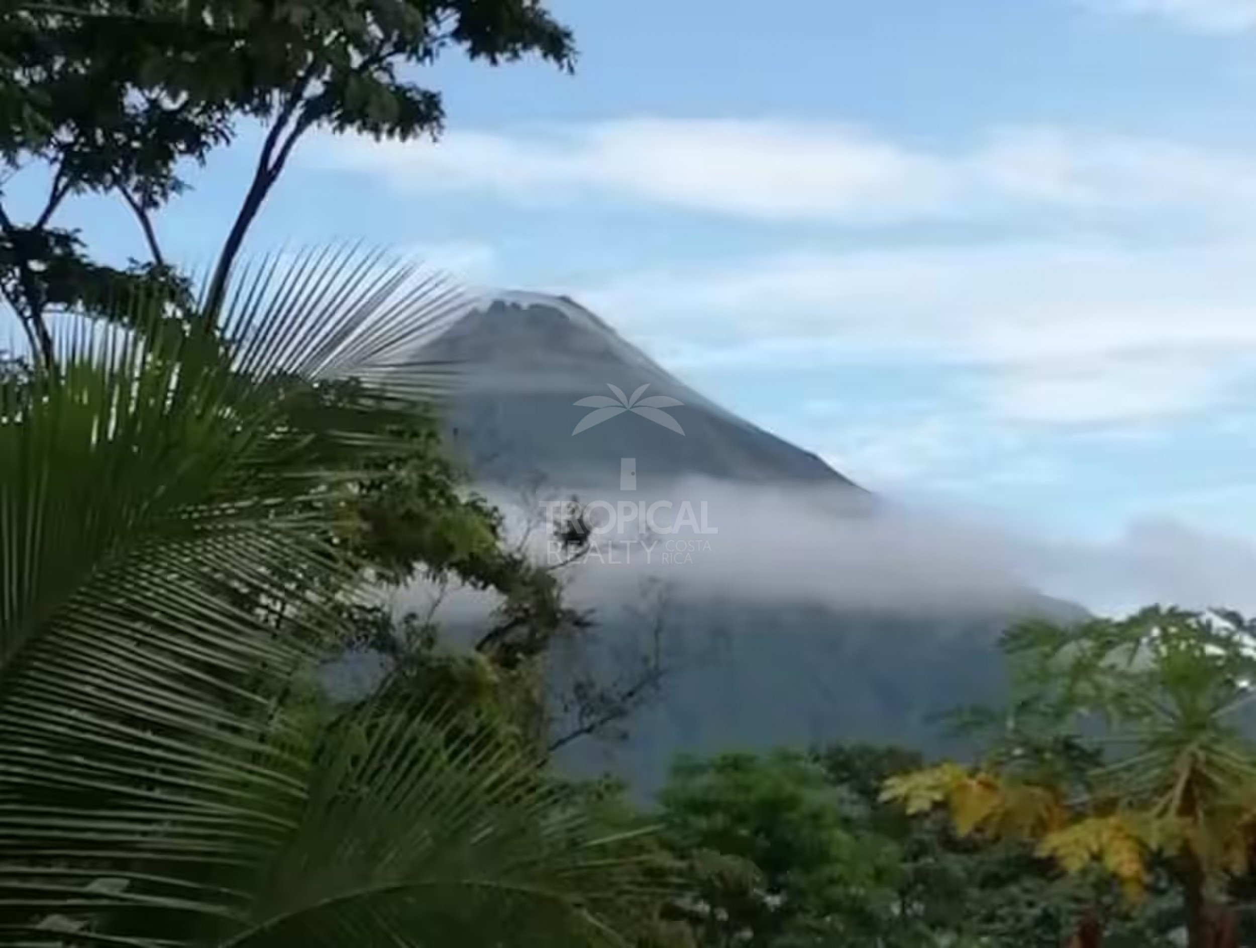 Own a Slice of Paradise in La Fortuna Arenal – Perfect for Living or Investing!
