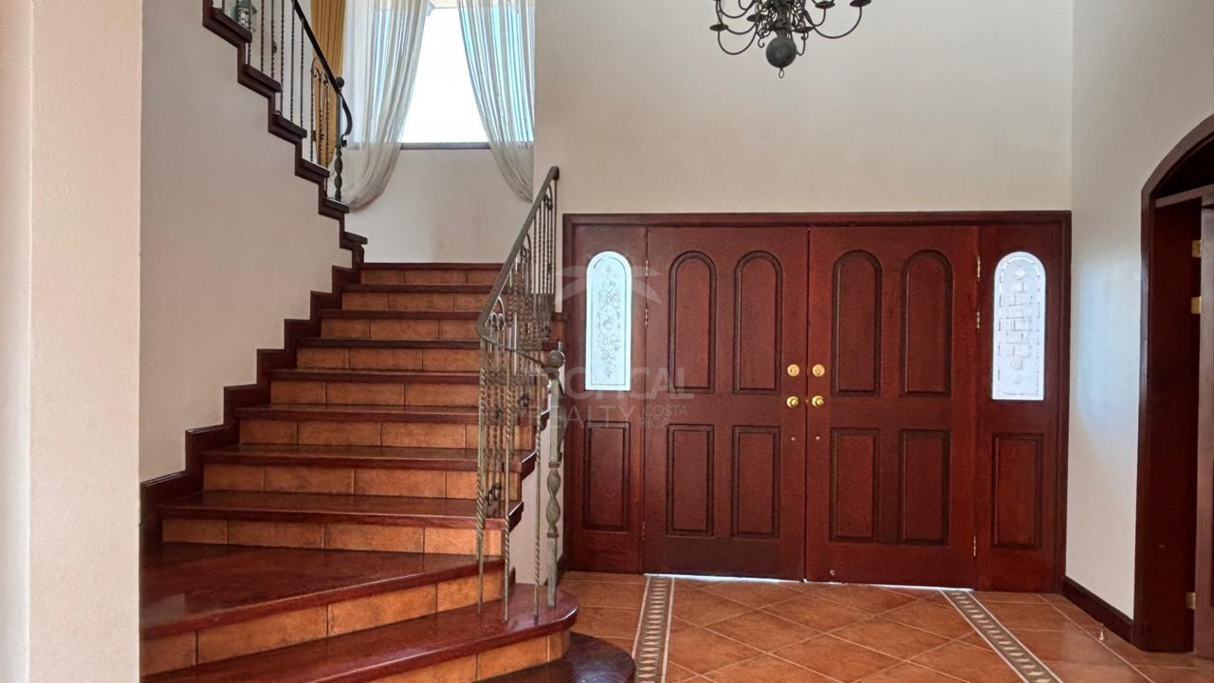 Independent Luxury Residence in Los Laureles, Escazú
