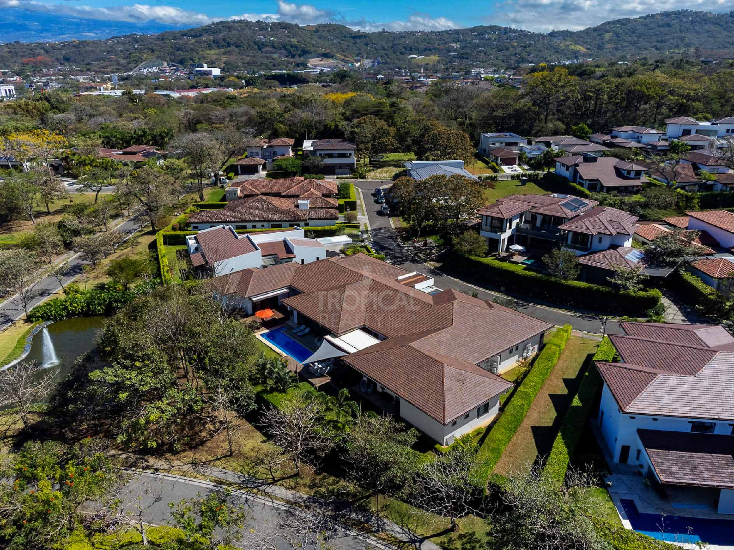 La Hacienda Cosmopolitan Chic – Exclusive Single-Level Luxury Estate in Santa Ana