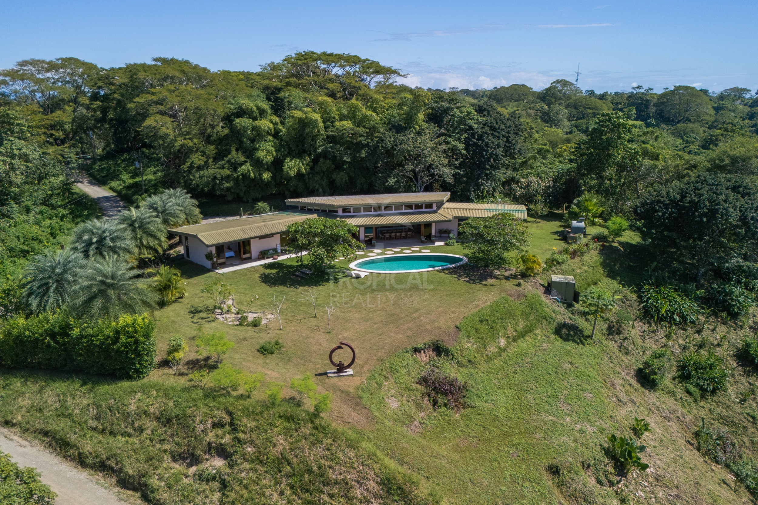 Villa de lujo con vista al mar en condominio cerrado – 3 habitaciones / 3.5 baños, piscina y lote de 5.000 m²