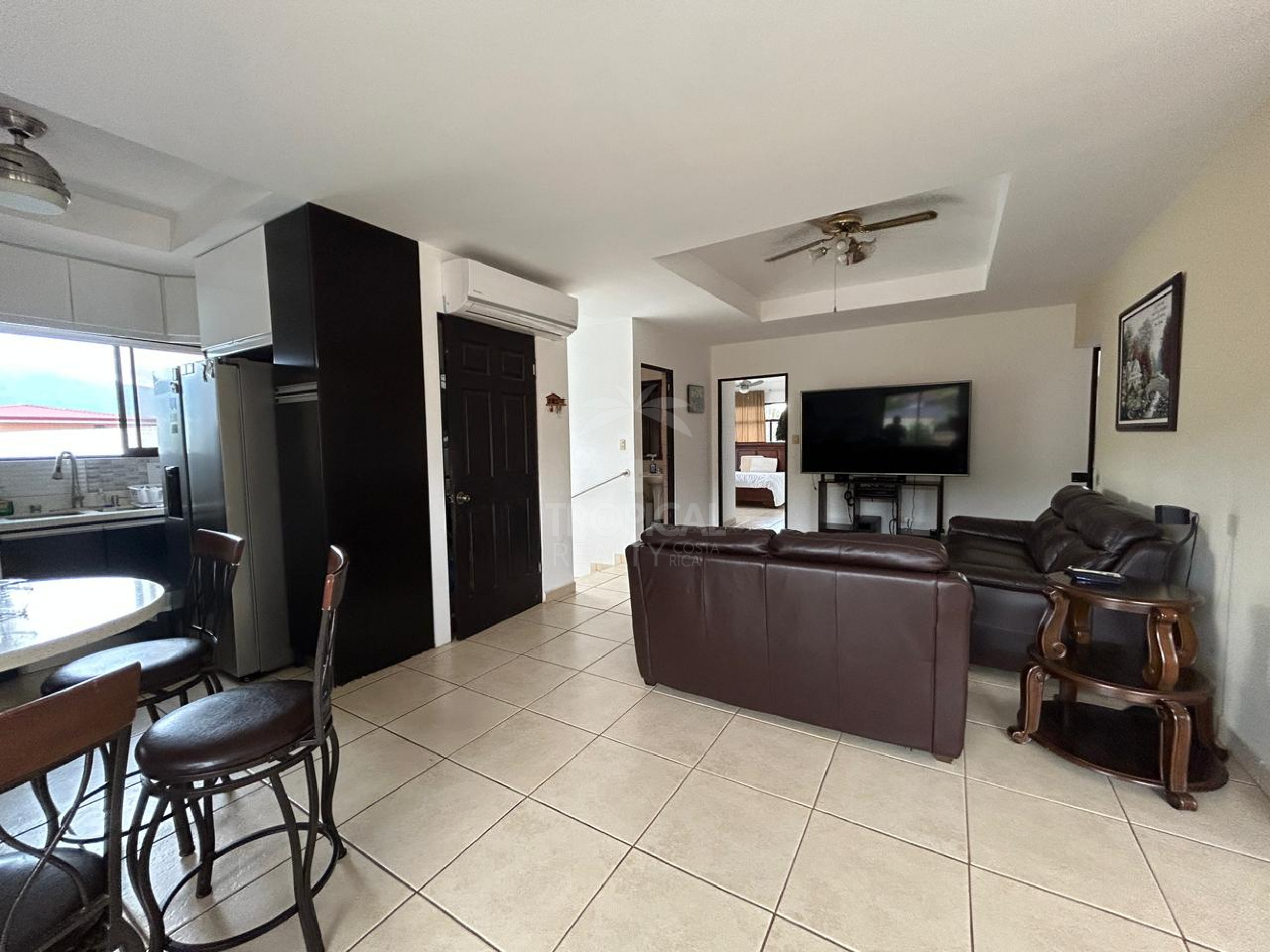 For Sale: Property with Two Independent Apartments – Pozos, Santa Ana