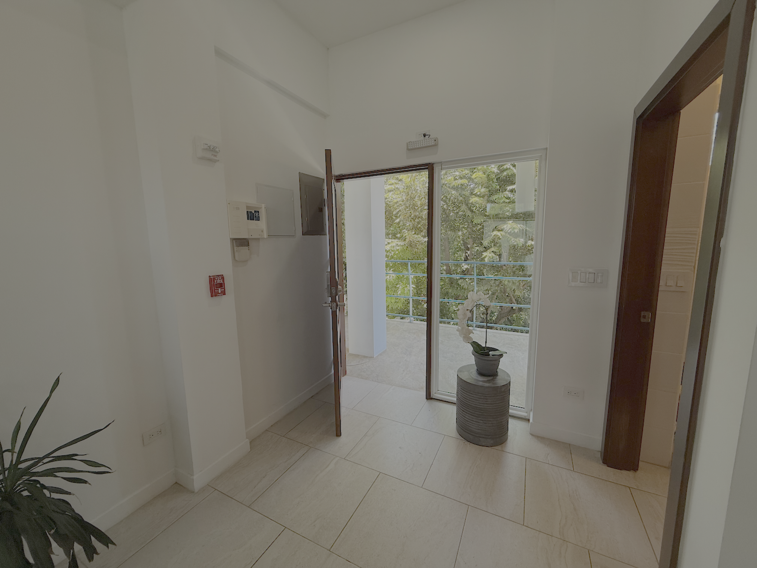 All-Inclusive Executive Office Steps from Marina Flamingo