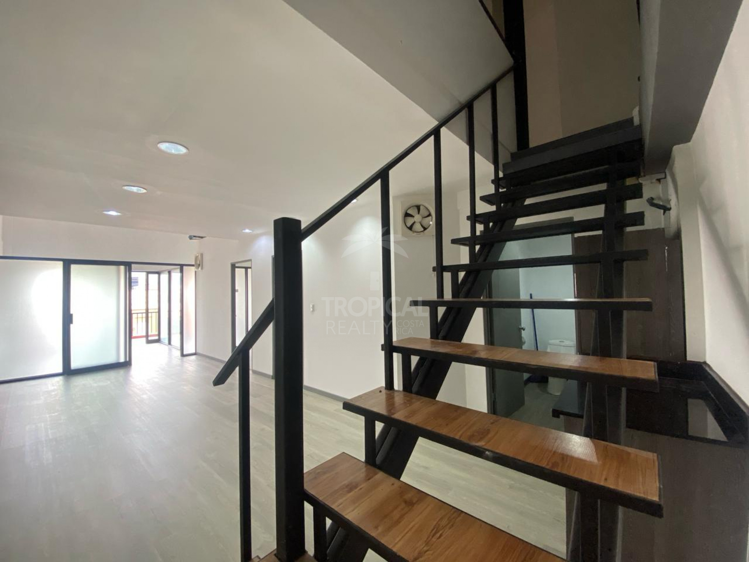 Commercial Space for Rent – Plaza Acuarium, Guachipelín, Escazú RENTED