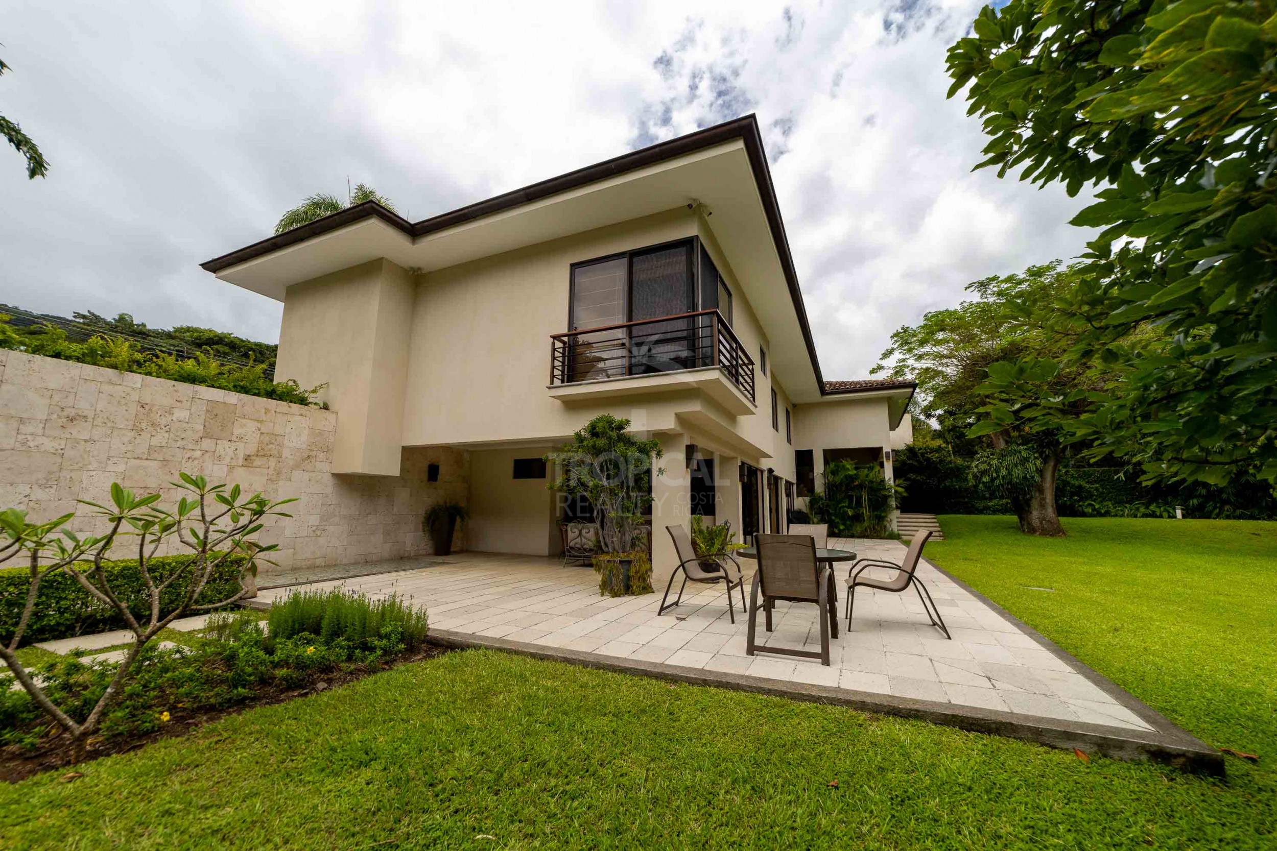 Elegance, Privacy & Comfort in the Heart of Escazú