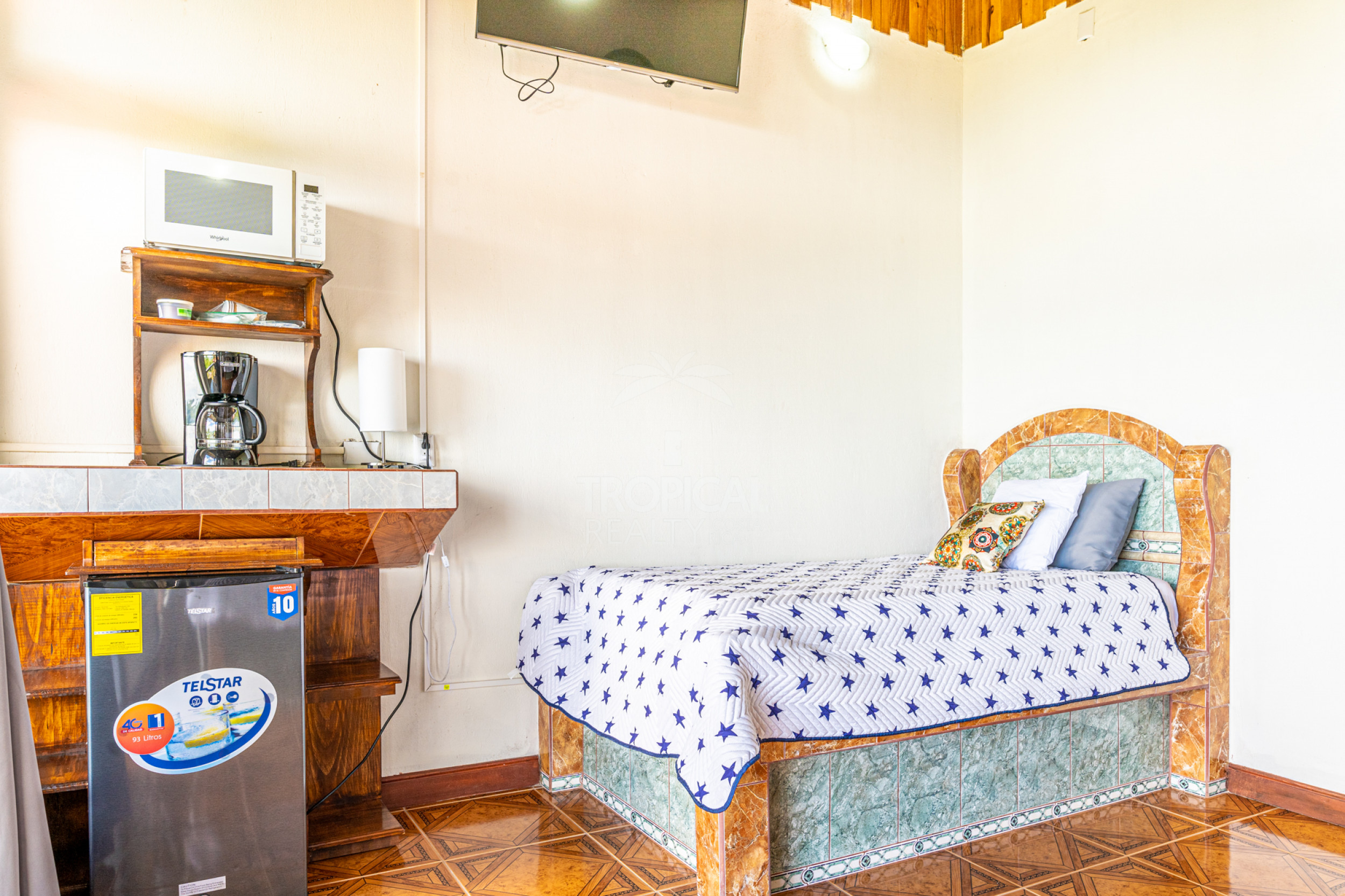 Ocean-View Boutique Hotel in Dominical – 13 Turn-Key Units on 1 Hectare
