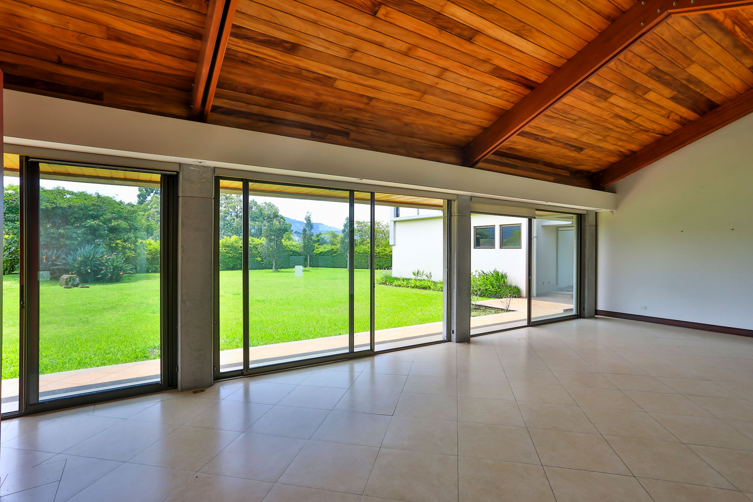 For Sale: Stunning Luxury Home in Monteran, Granadilla – Premier Location and Exclusive Privacy