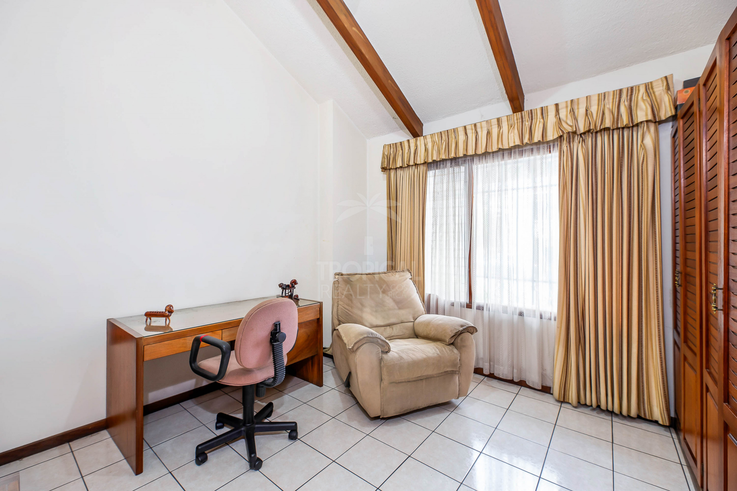 Single-Story Home with Private Pool for Sale in Trejos Montealegre, Escazú SOLD