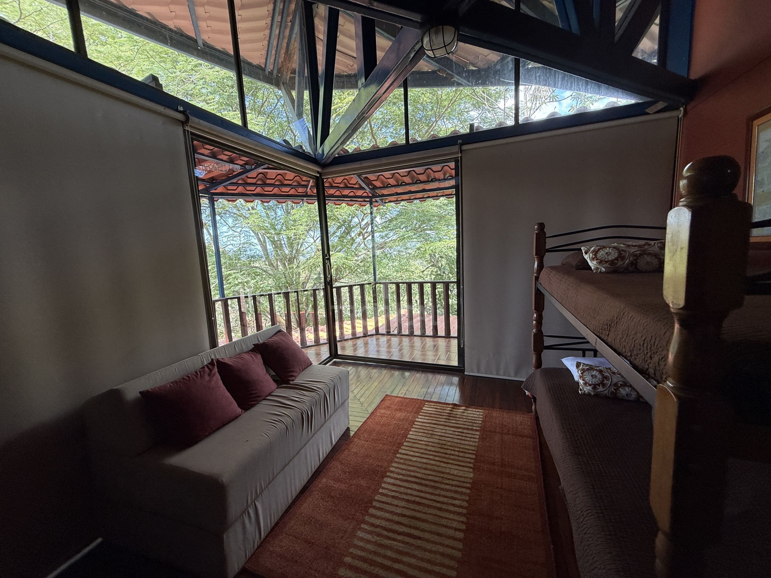 Property for sale with 3 houses and a cabin in Esparza!
