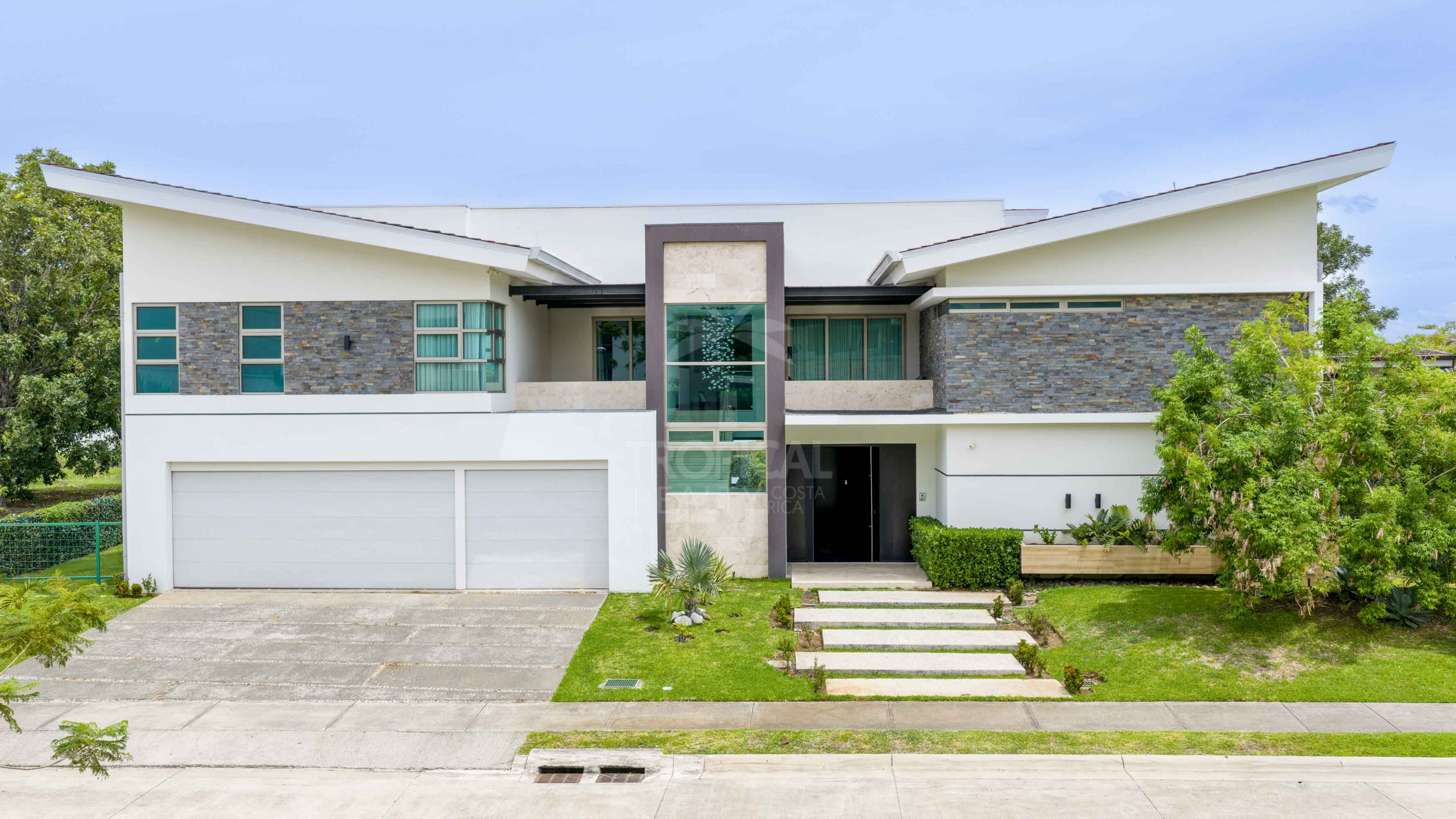 Luxury Contemporary Residence in Hacienda Espinal – Exceptional Spaces for Elevated Living
