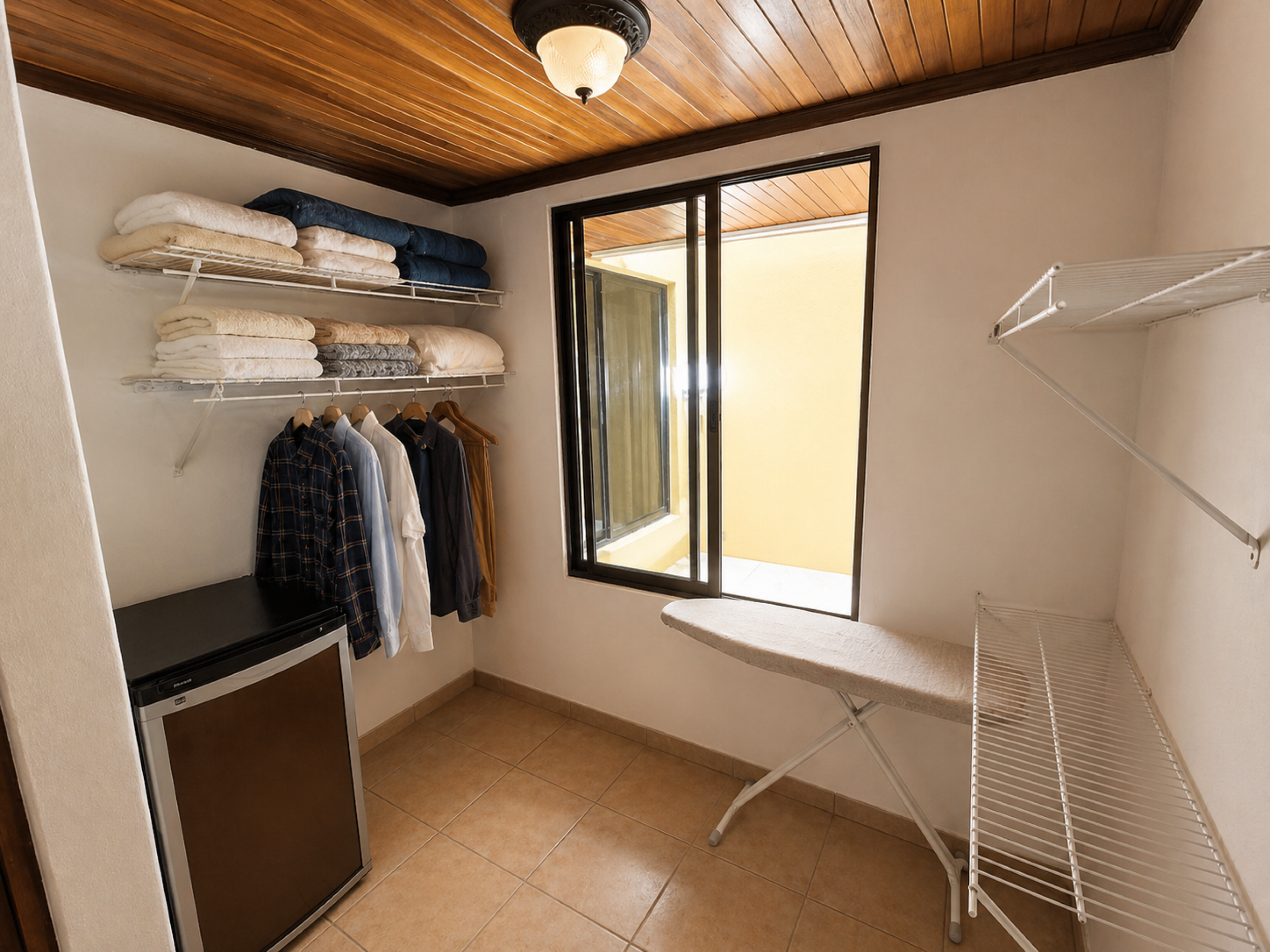 Home for Sale in Curridabat – 3 Levels, Office, TV Room & Spacious Layout