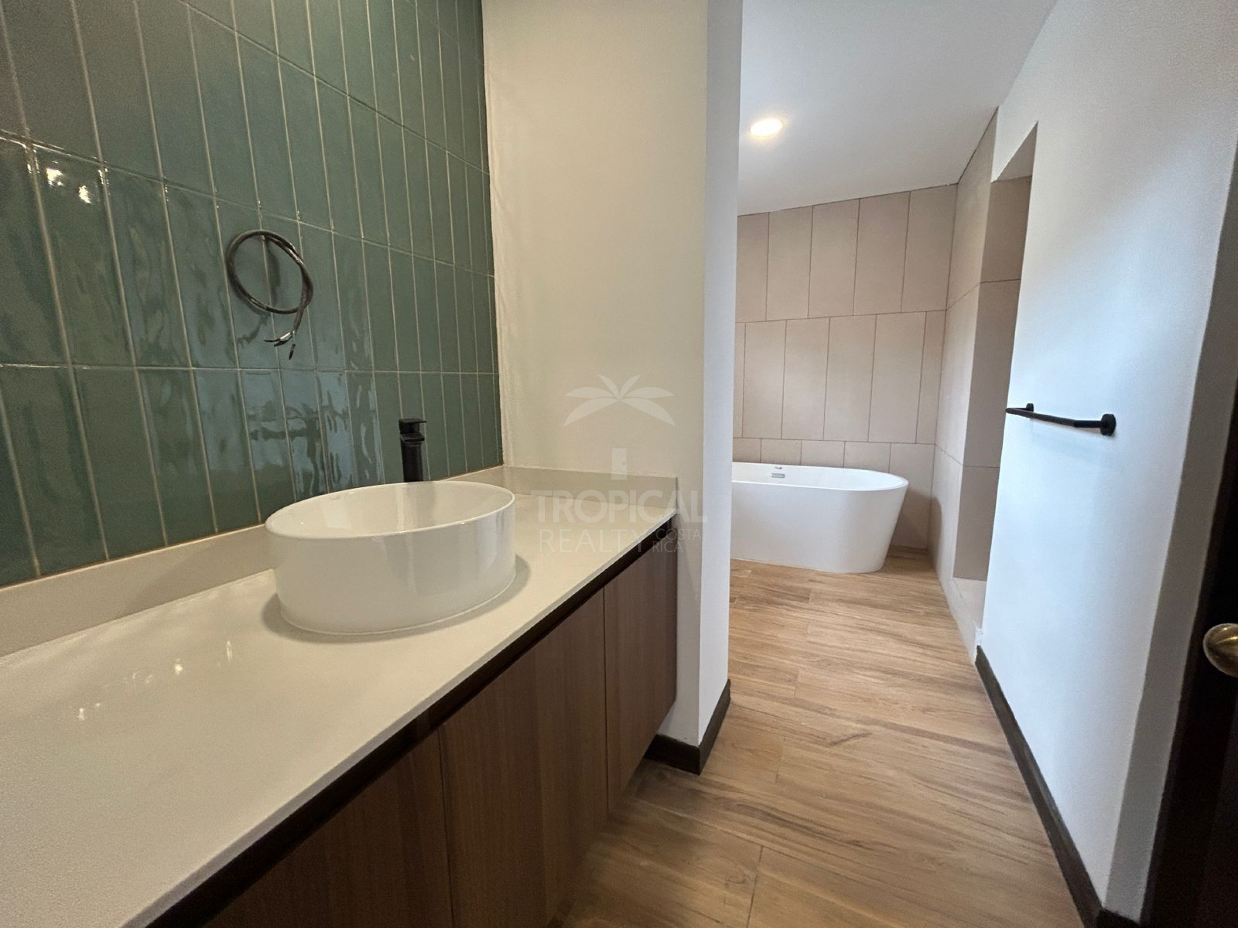 Modern Home for Sale or Rent in Gated Community near La Paco, Escazú RENTED