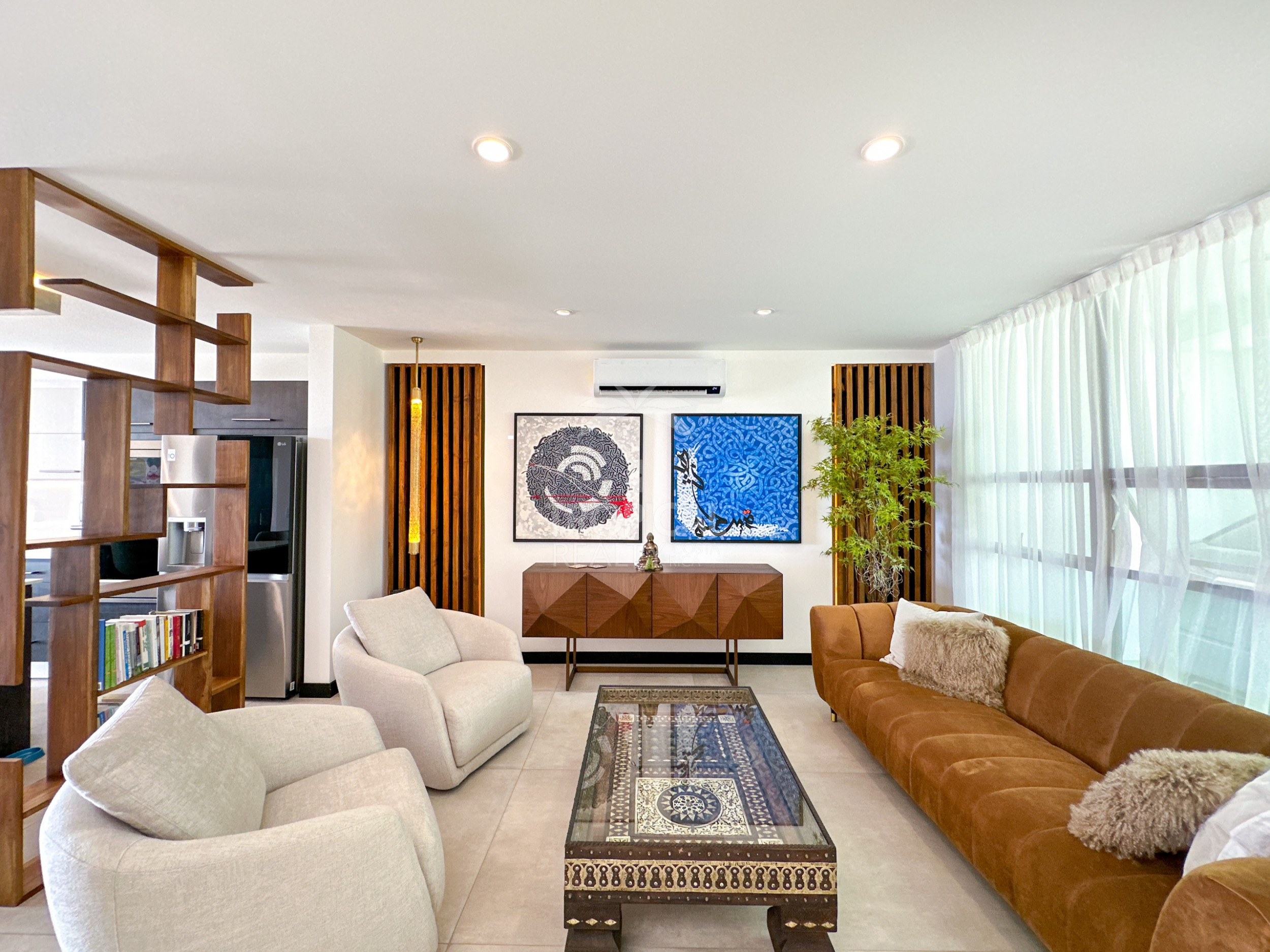 Modern Luxury Home with Panoramic City Views in Exclusive Opportunity!