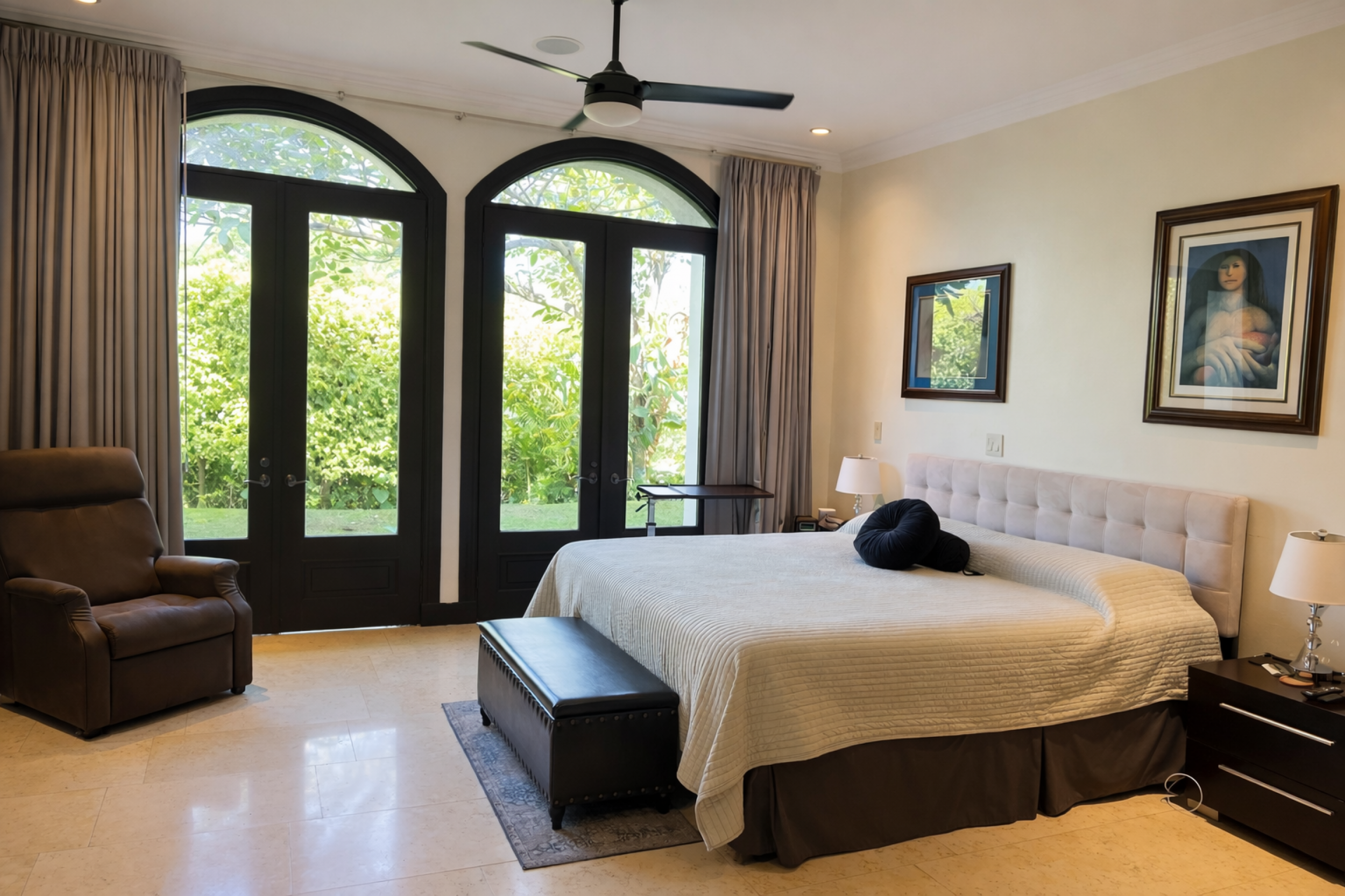 Tuscan-Style Luxury Residence for Sale – Pozos, Santa Ana