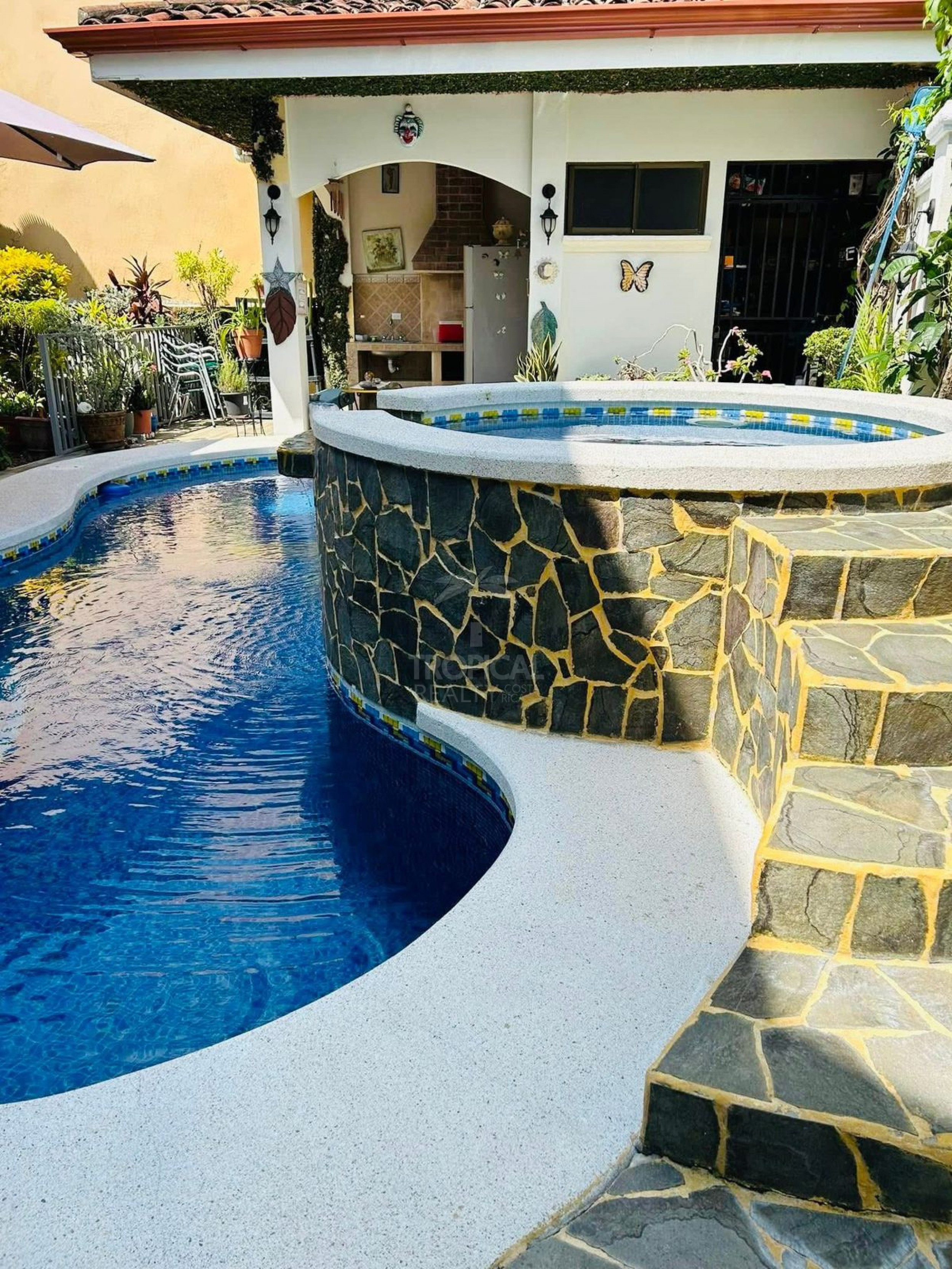 House for Sale in Jacó Beach – Private Pool & Jacuzzi