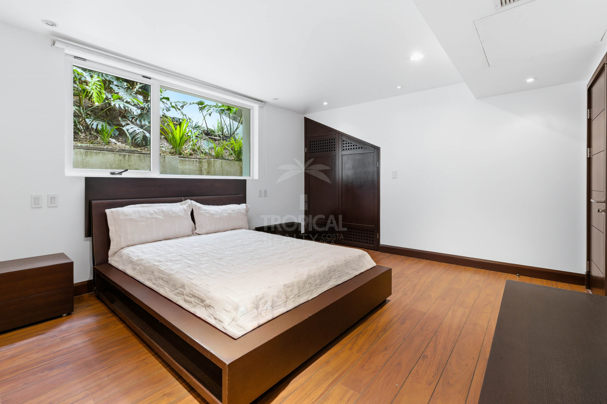 Luxury Contemporary Estate for Sale in Santa Ana with Panoramic Valley and Mountain Views