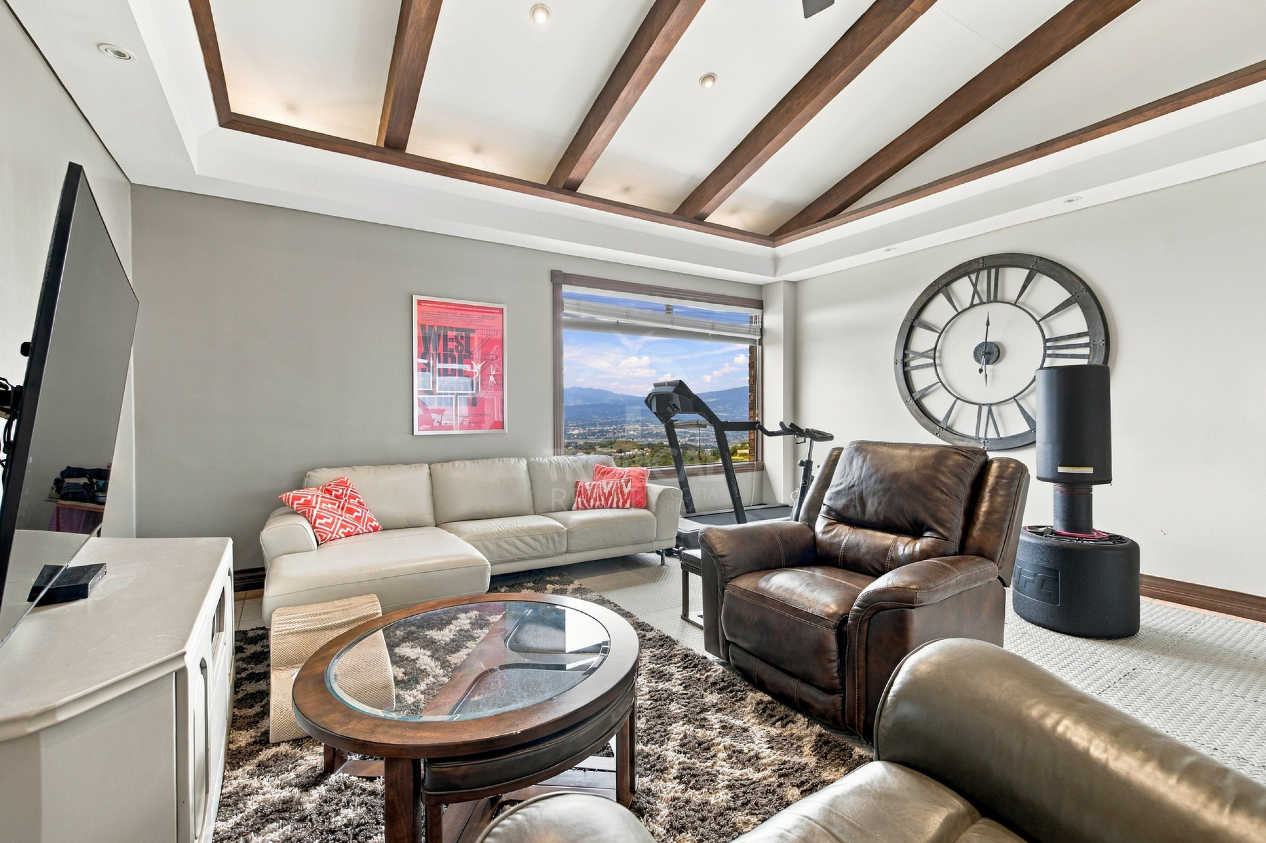 Vivir en las Nubes: Penthouse de 432 m² en Altos de Monasterio