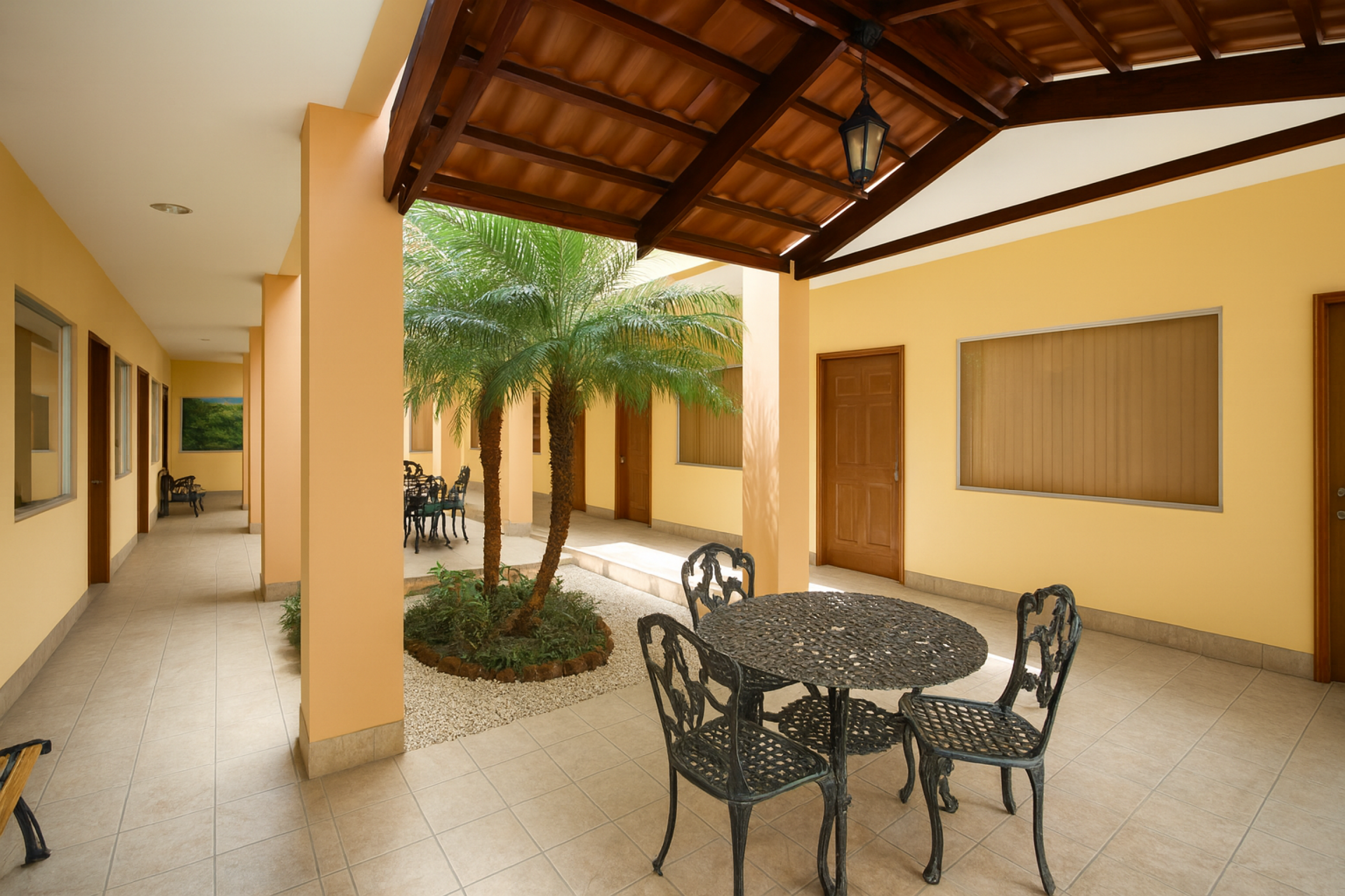 Building with Potential for Hostel or Airbnb – Near La Sabana and Paseo Colón