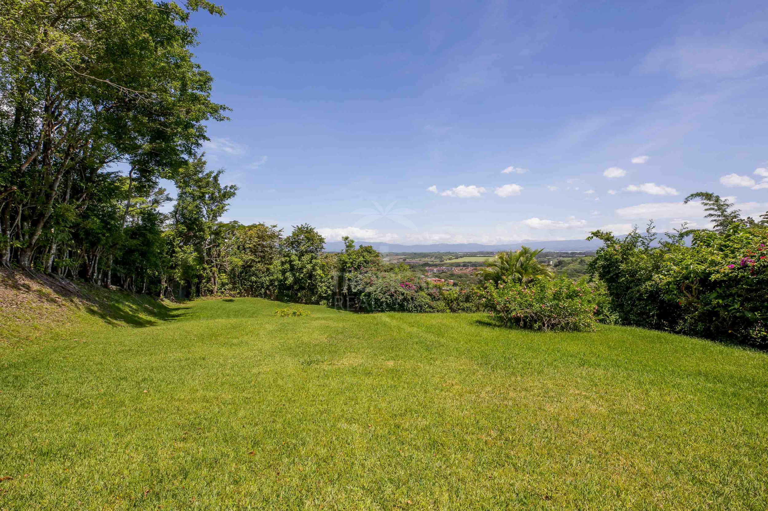 Elegant Italian-Style Villa with Mountain Views – Near Santa Ana, Costa Rica