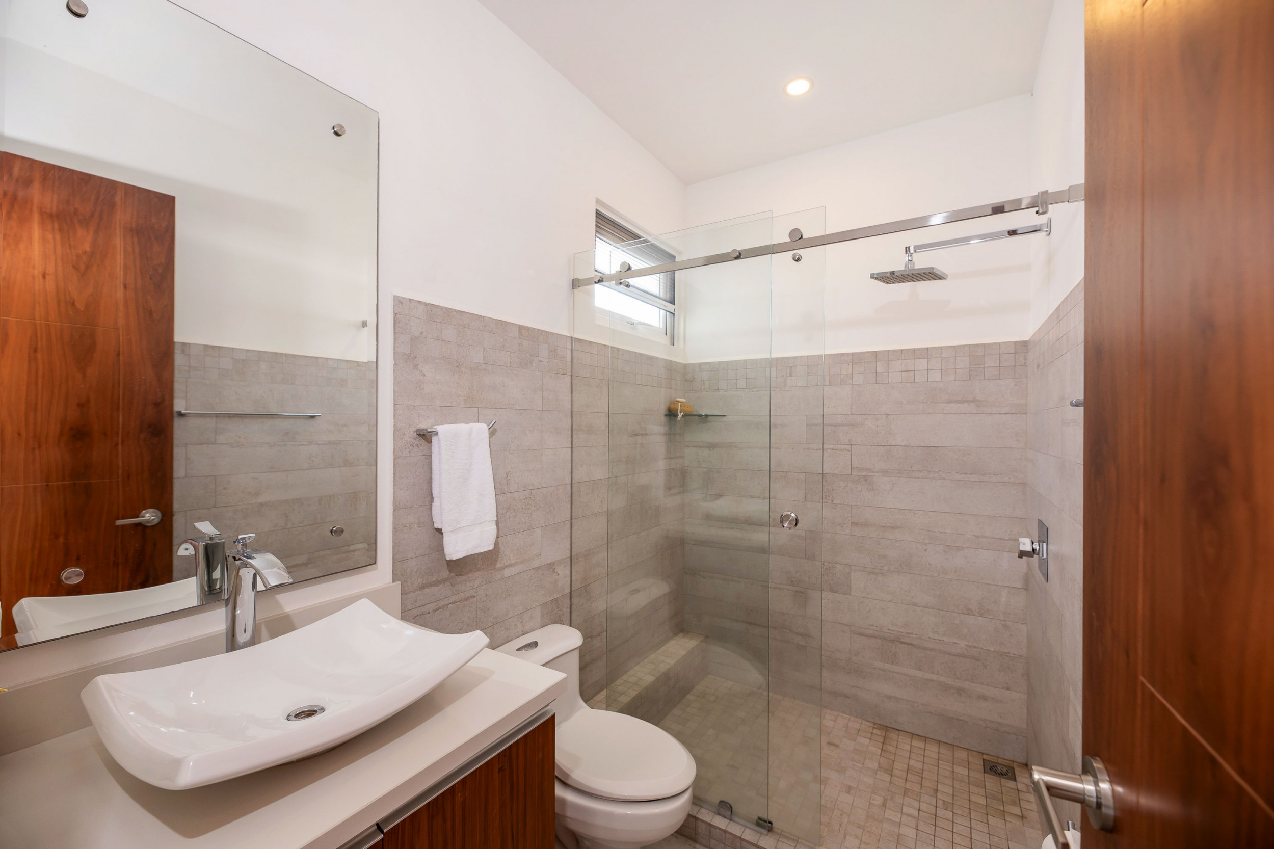 Modern Luxury Home in Gated Community – Valle del Sol, Lindora | 4 Bedrooms, Pool & Smart Features