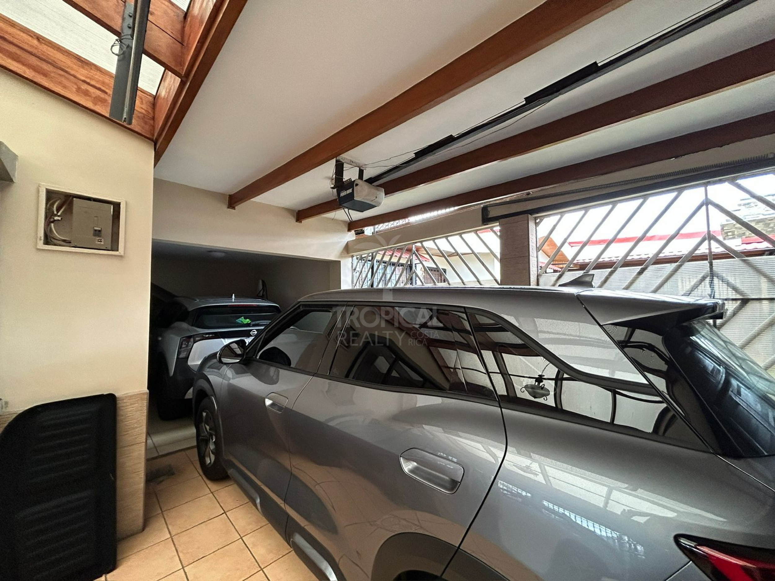 Independent Home for Sale in San Francisco de Dos Ríos – Spacious Layout, Office & Patio