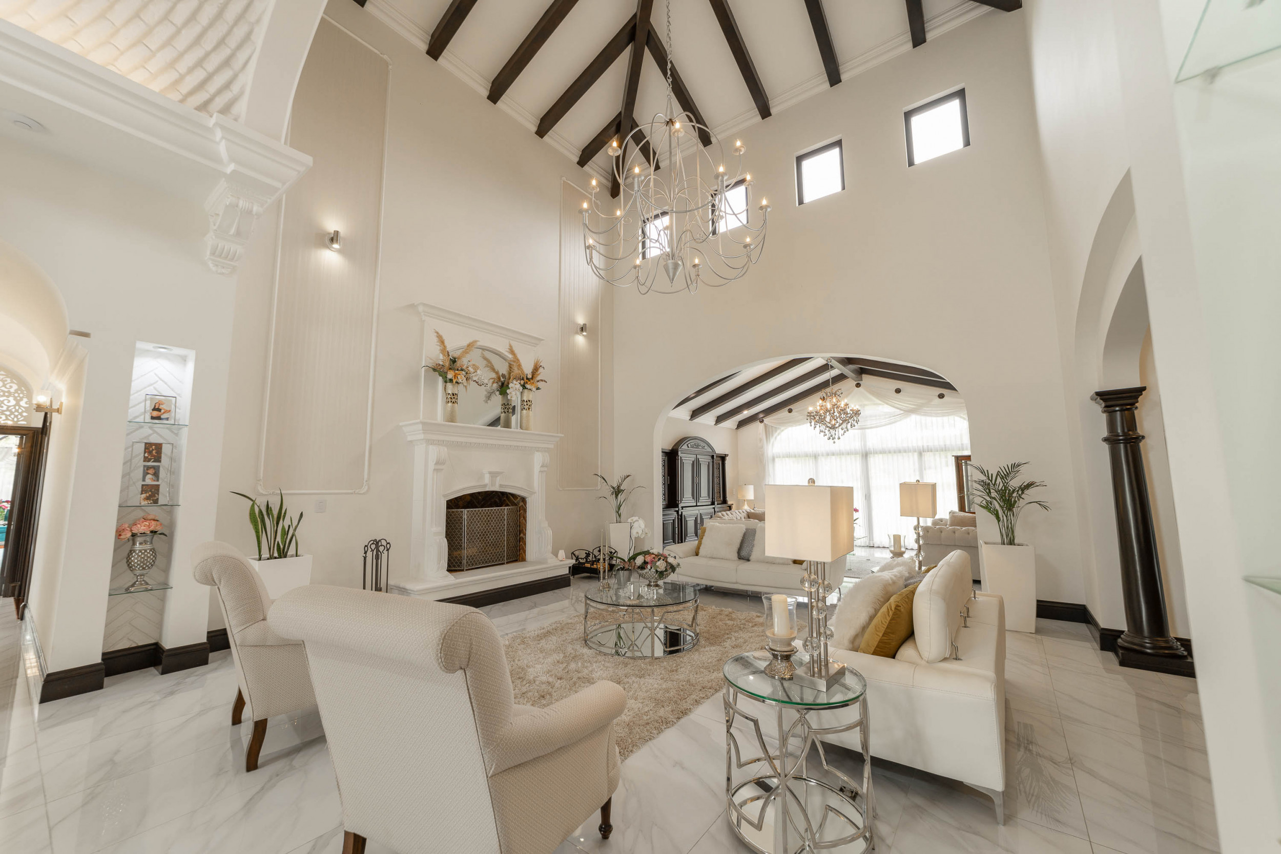 Monteran Luxury Estate: Exquisite 3-Bedroom Residence SOLD