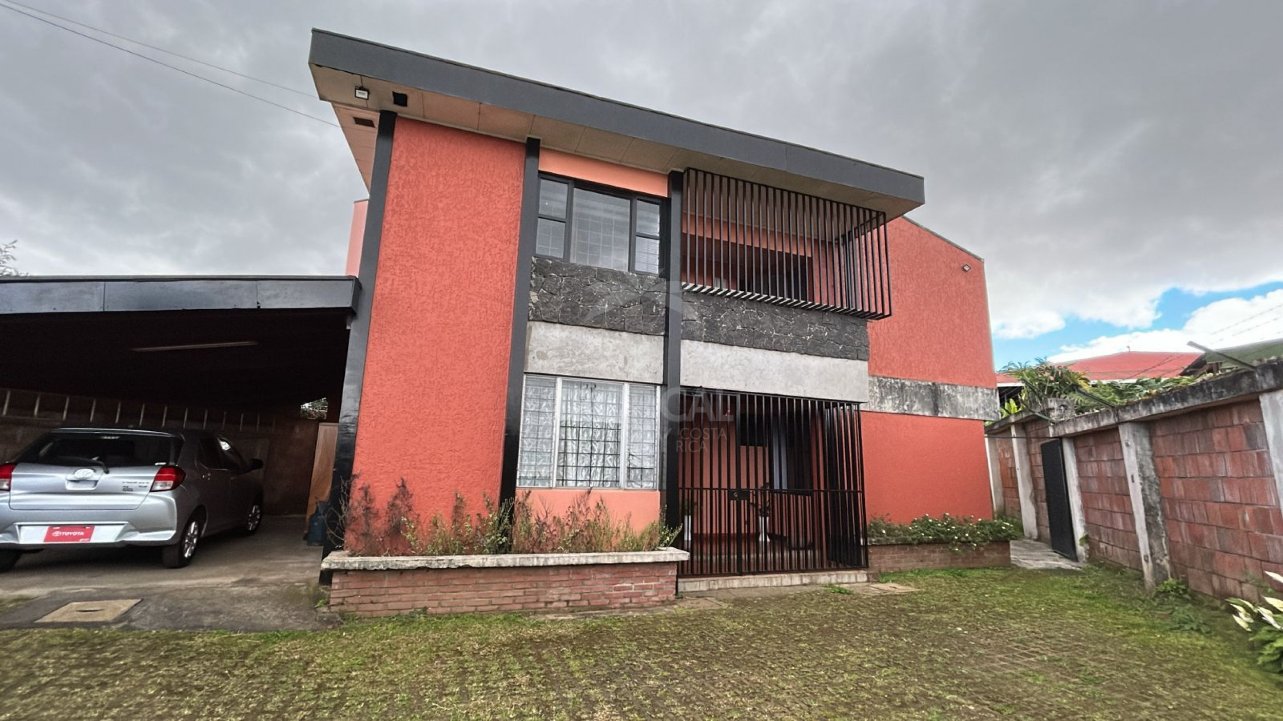 For Sale: House with Mixed Land Use in Granadilla – Large Lot with Development Potential | $819,000