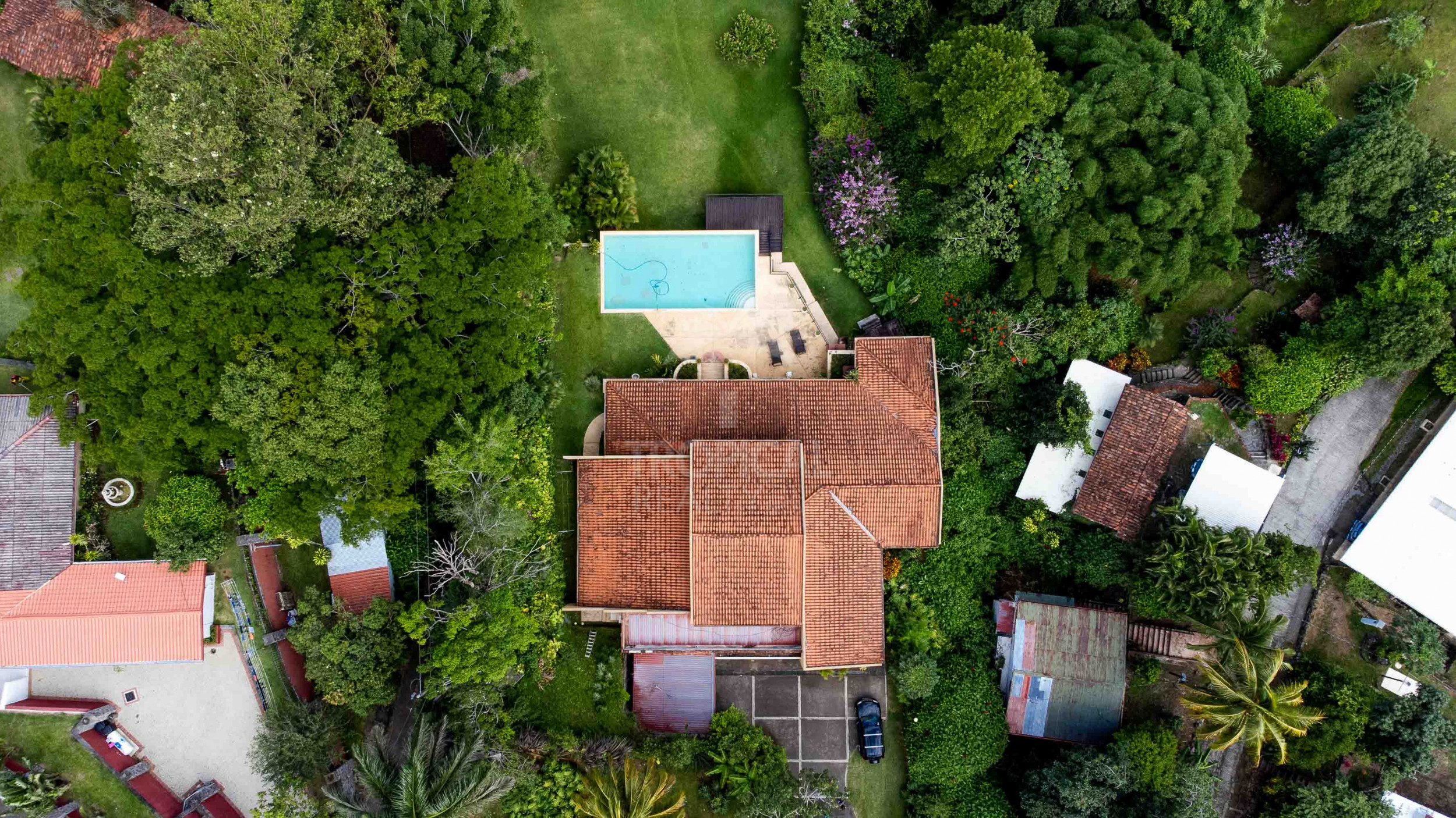 Elegant Italian-Style Villa with Mountain Views – Near Santa Ana, Costa Rica