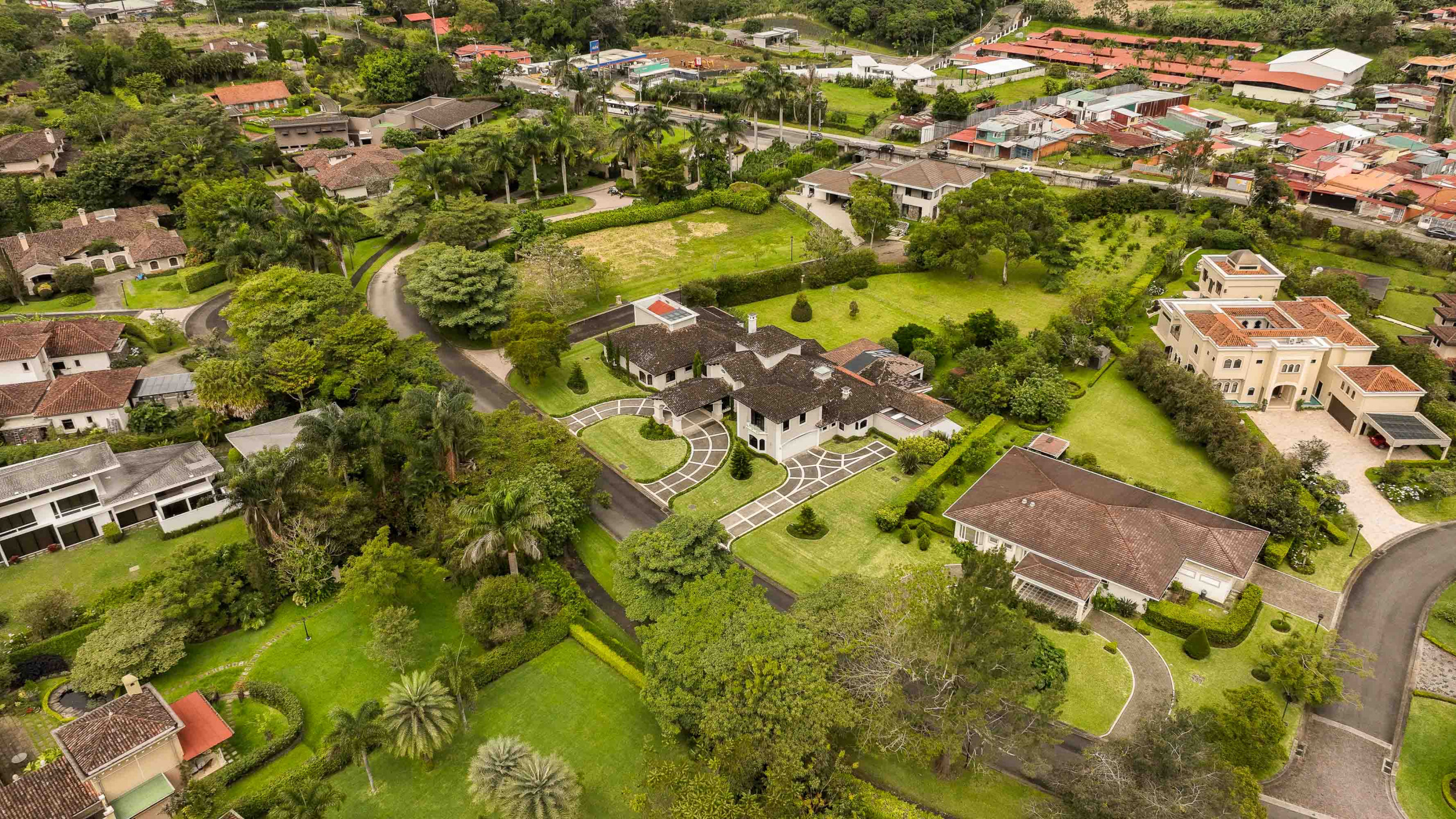 Monteran Luxury Estate: Exquisite 3-Bedroom Residence SOLD