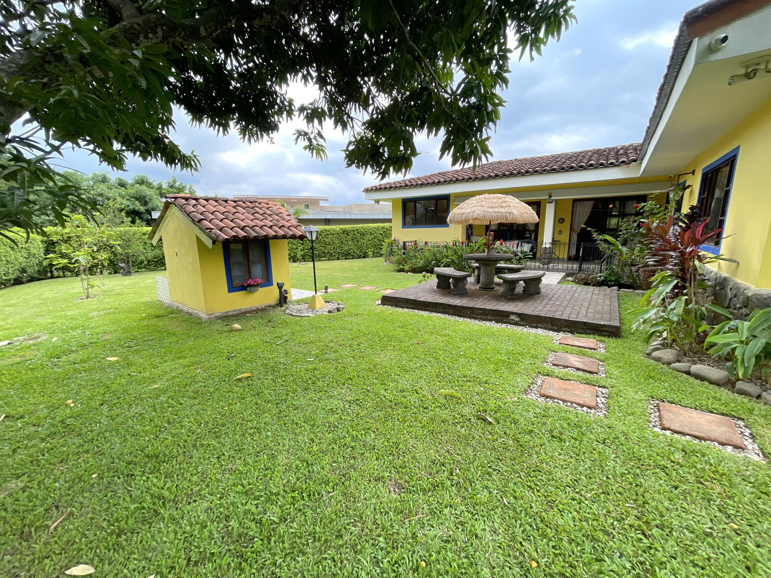 SOLD Charming Single-Story Residence in Los Reyes La Guacima: Your Ideal Home Awaits!