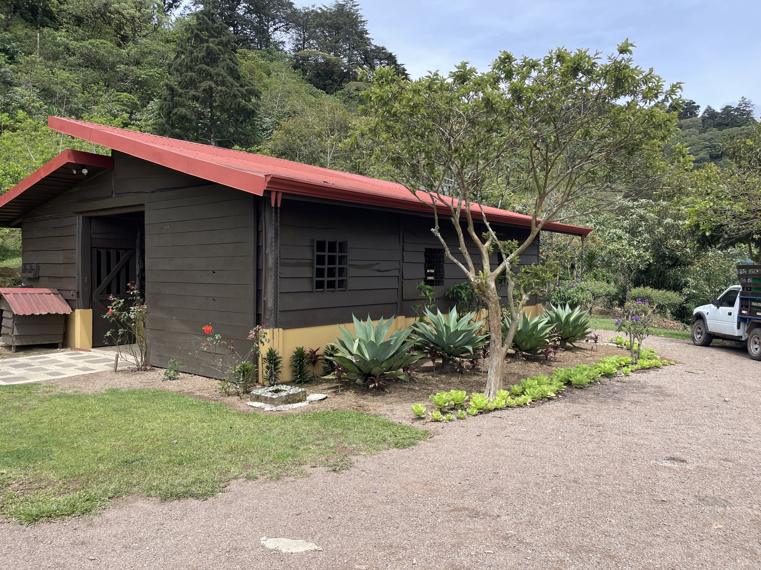 Charming Coffee Retreat Home with Stunning Views and Gourmet Coffee Plantations