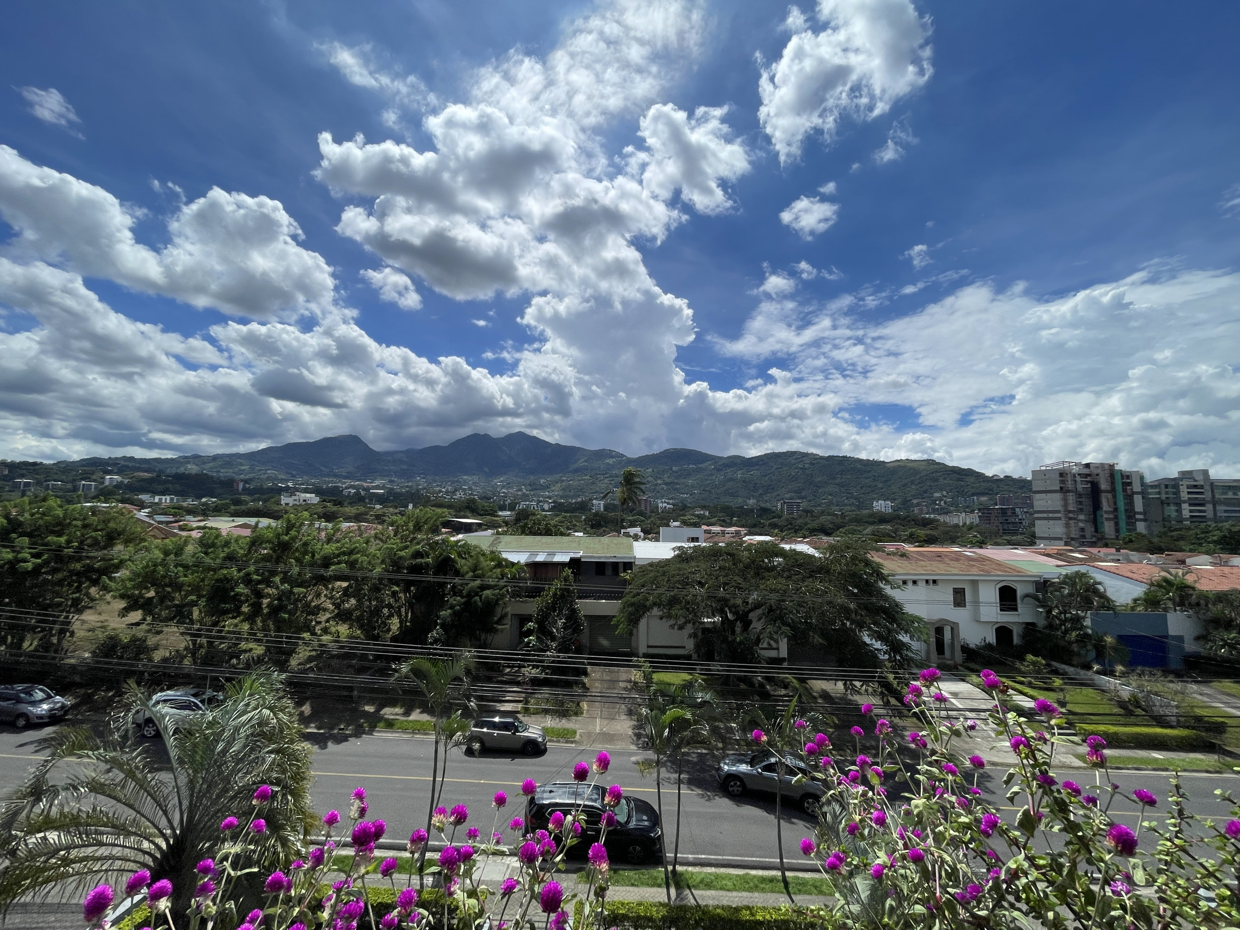 Trejos Montealegre, elegant apartment for sale SOLD