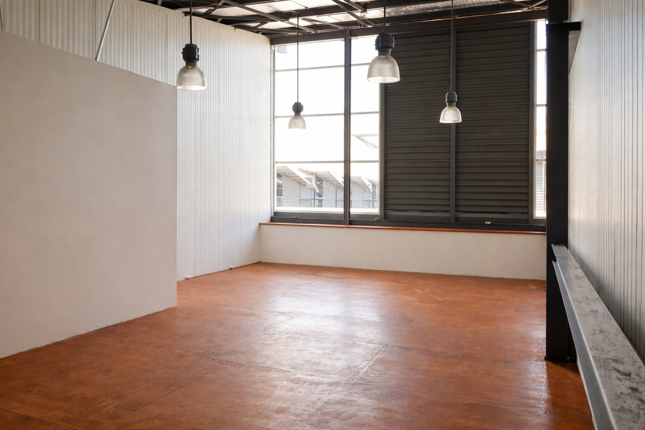 LiberiaStrategic Industrial Opportunity: High-Efficiency Office-Warehouse for Sale in Solarium, Liberia