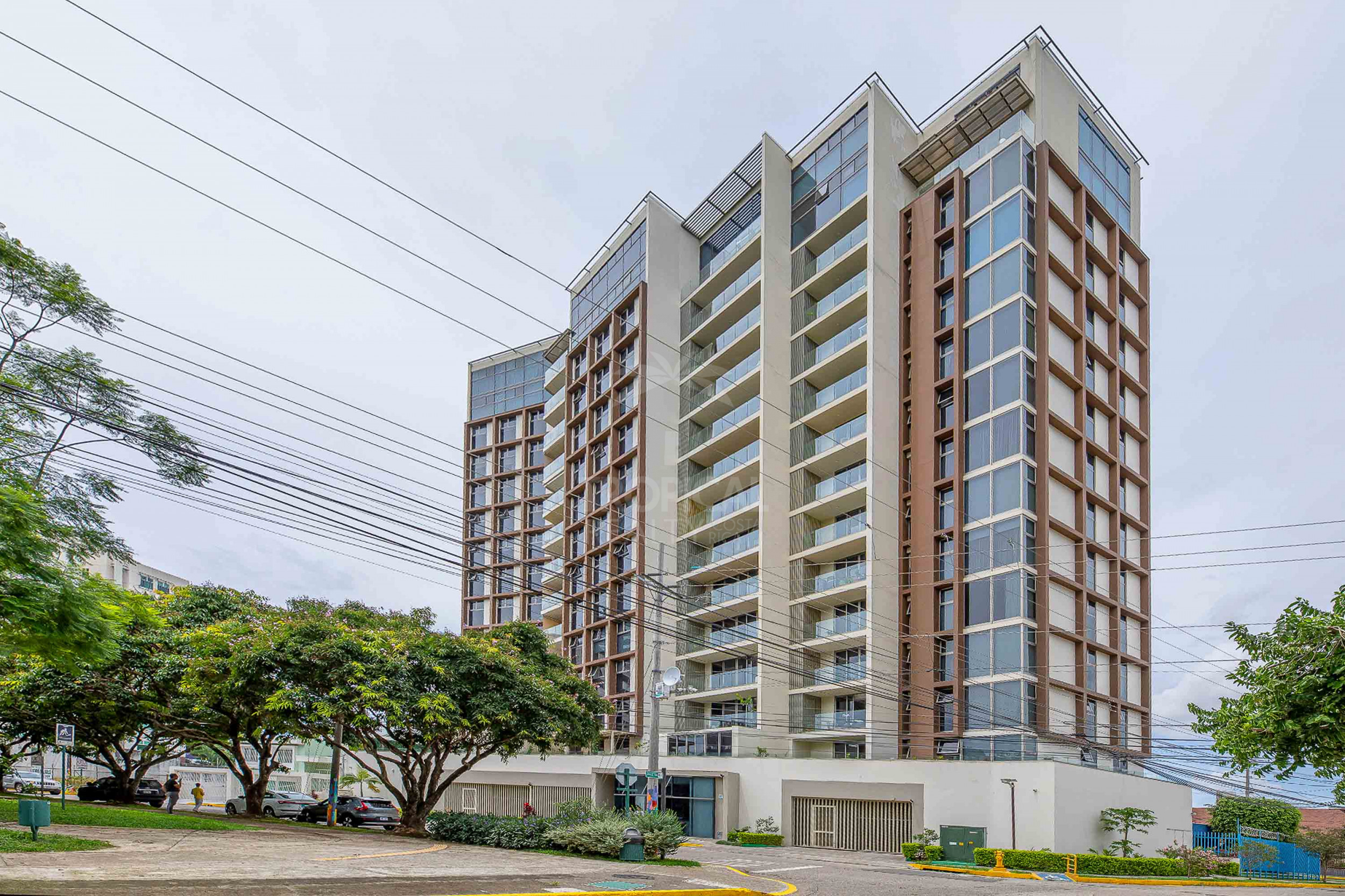 Luxury 10th Floor Condo with Panoramic Views in Nunciatura