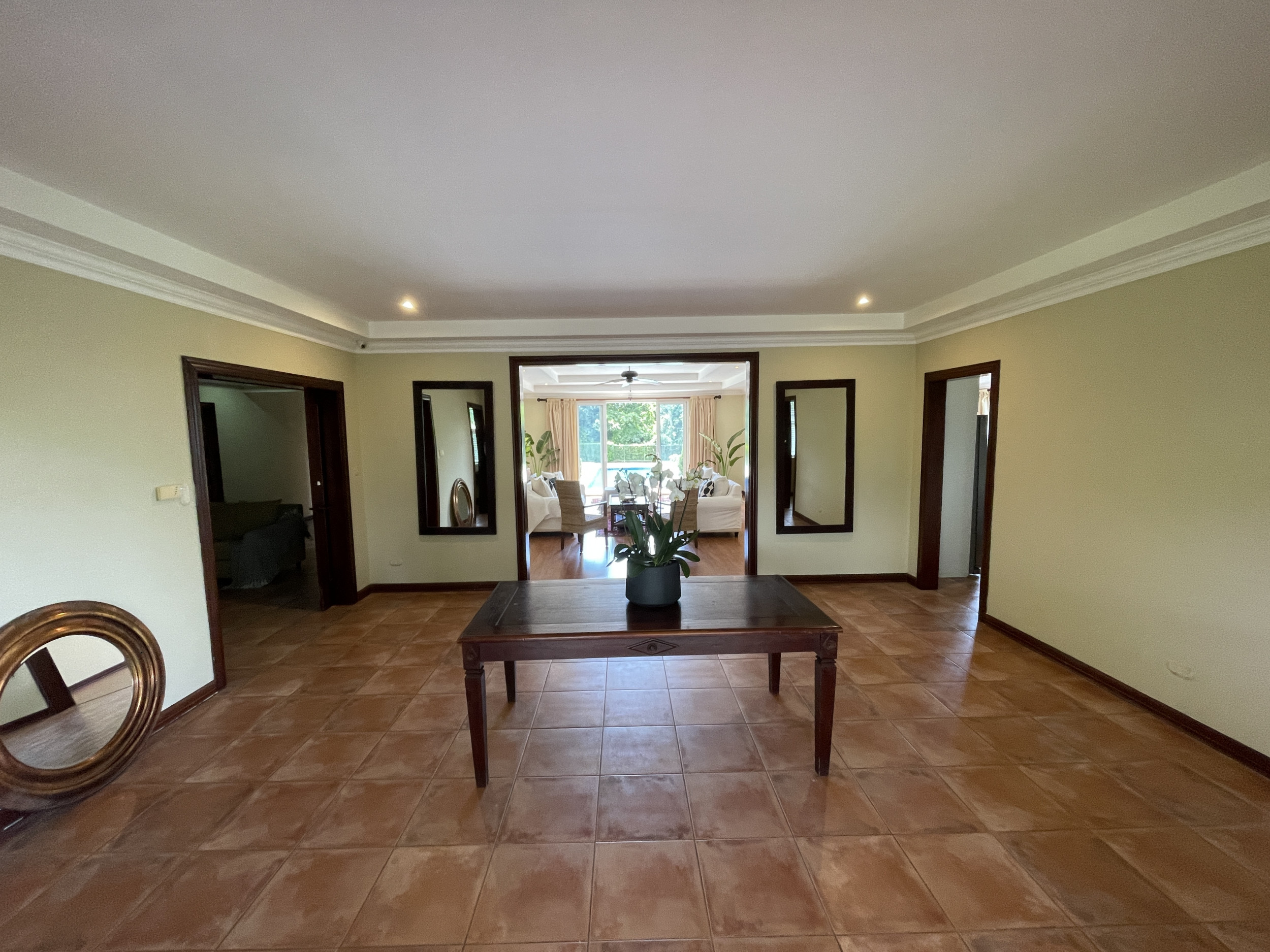 House for sale in Ciudad Colón, El Rodeo – With Pool and Spacious Green Areas