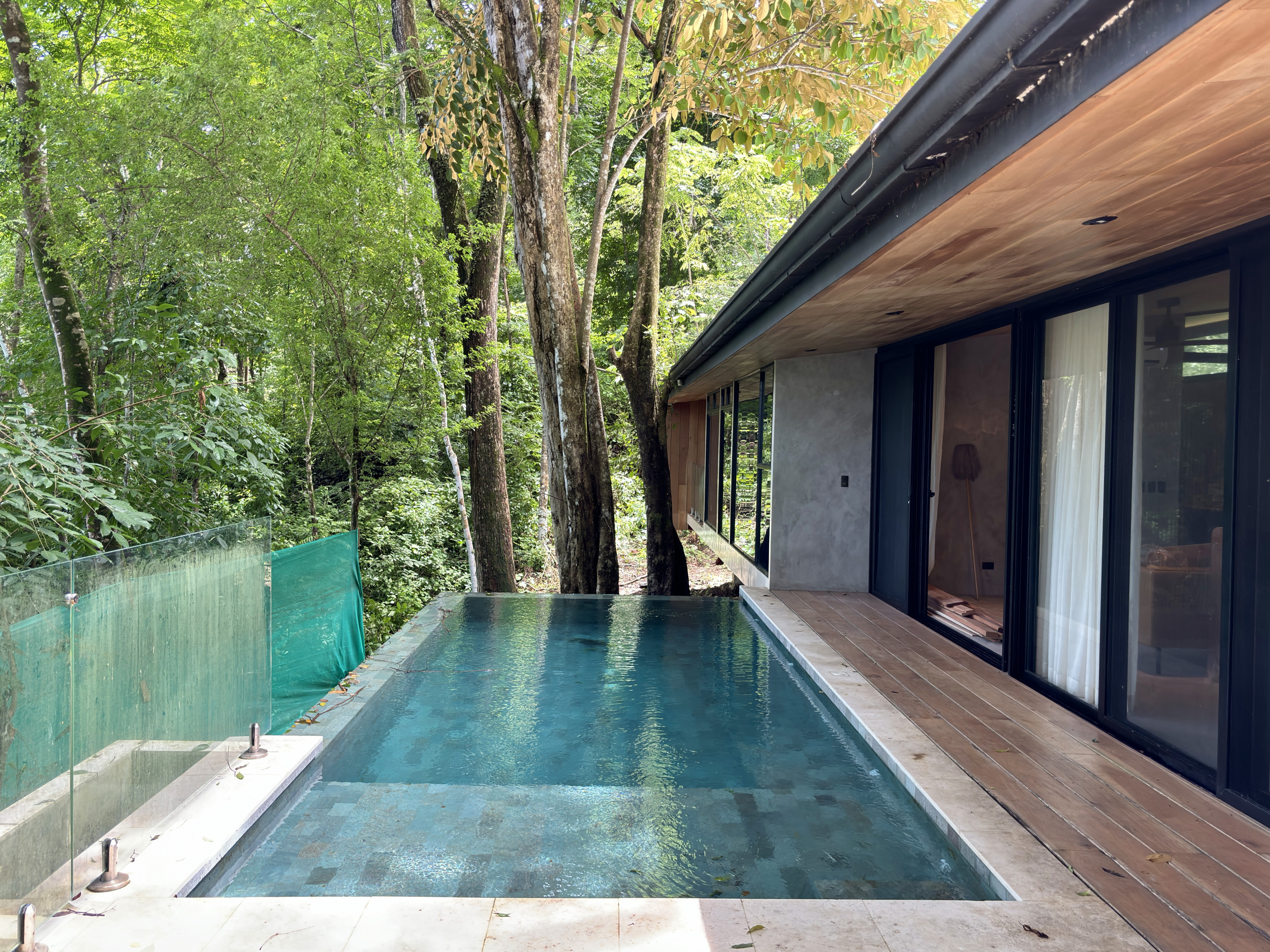 Modern Retreat Surrounded by Lush Nature in Santa Teresa
