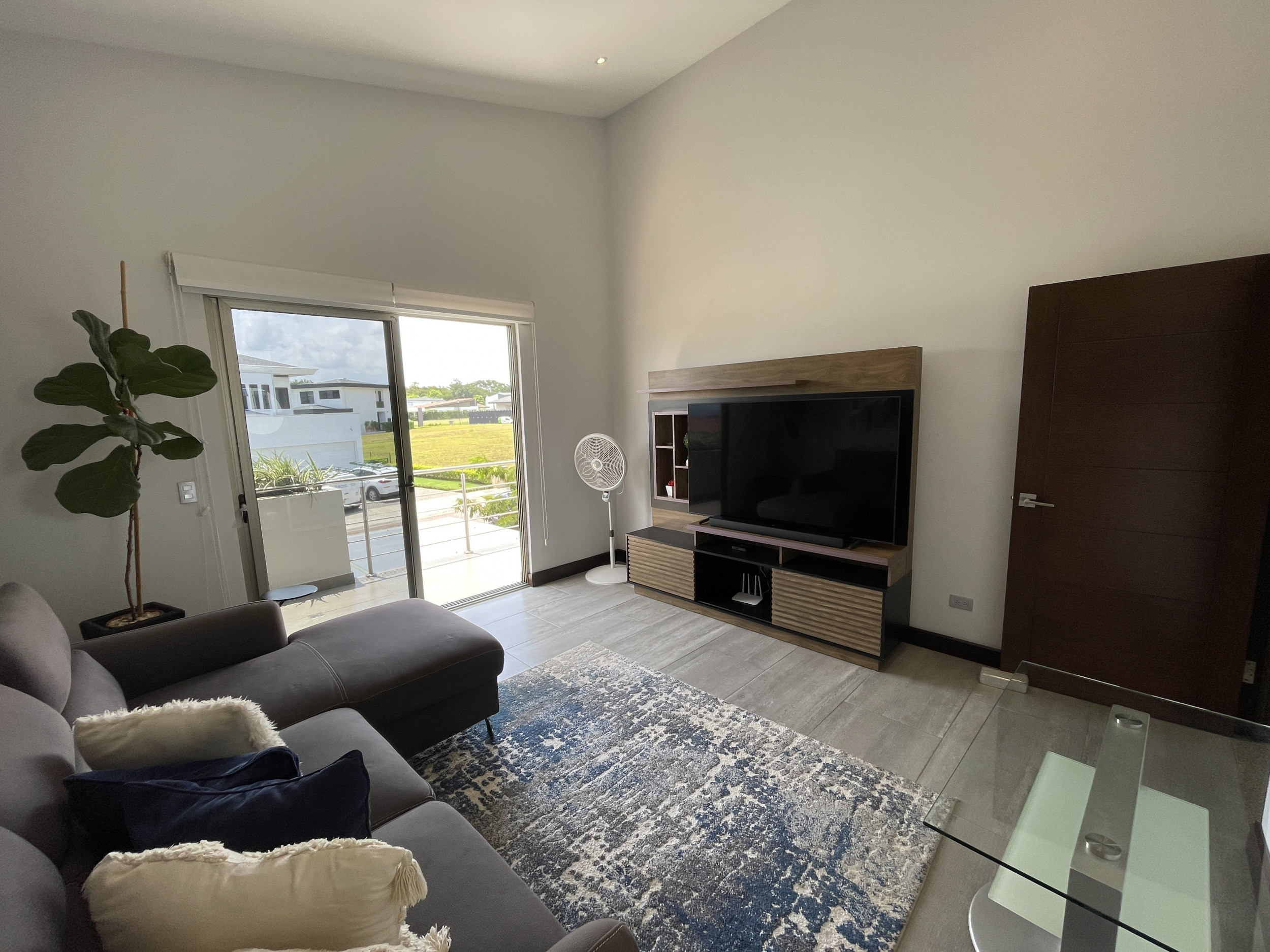 Beautiful House for Sale in Gated Community - Hacienda Los Reyes