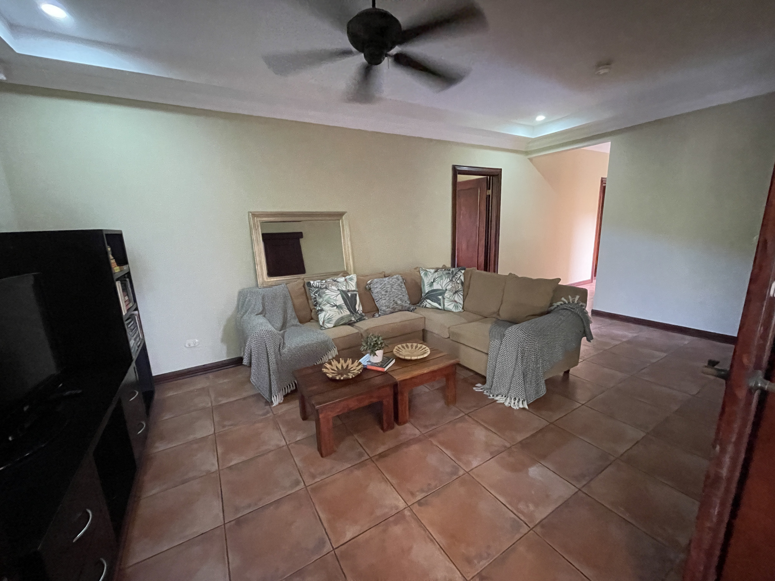 House for sale in Ciudad Colón, El Rodeo – With Pool and Spacious Green Areas