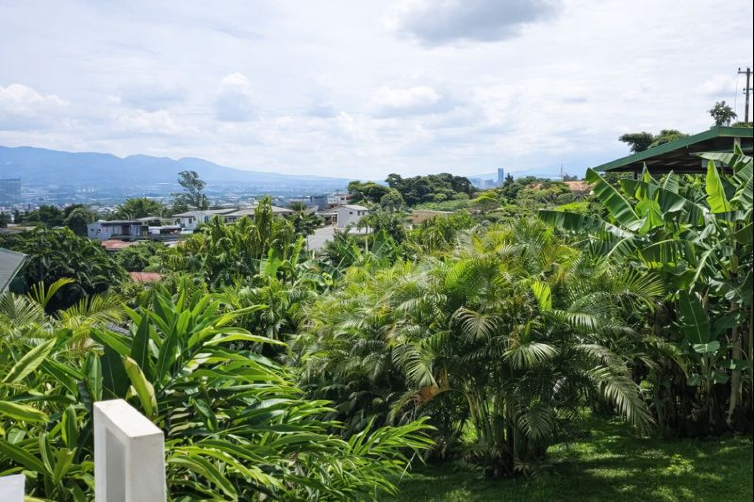 Luxury One-Story Home in Escazú | 5 En-Suite Bedrooms | $695,000 USD