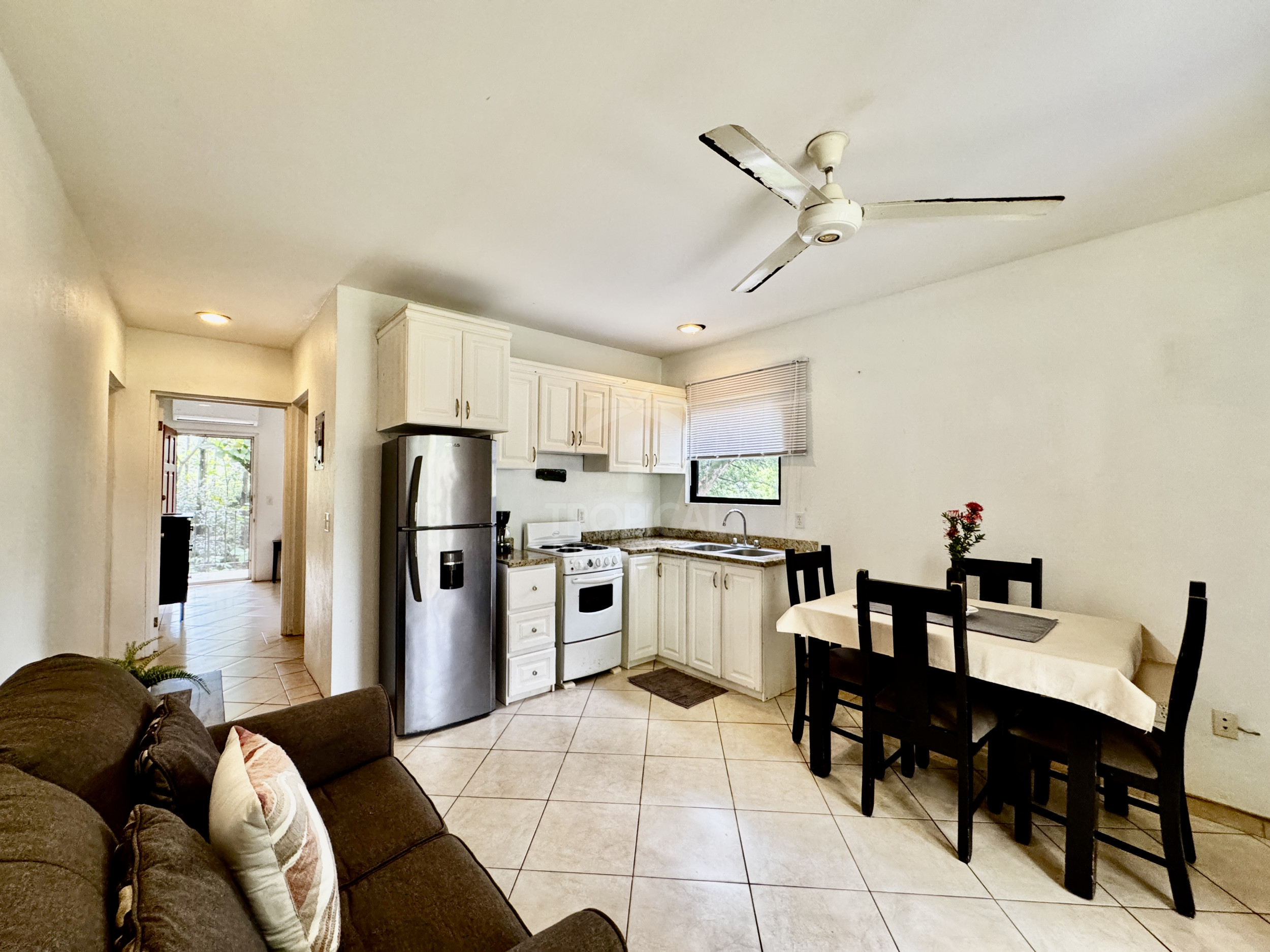 Apartamento en alquiler en Montezuma, tres habitaciones, su hogar frente al paraíso.