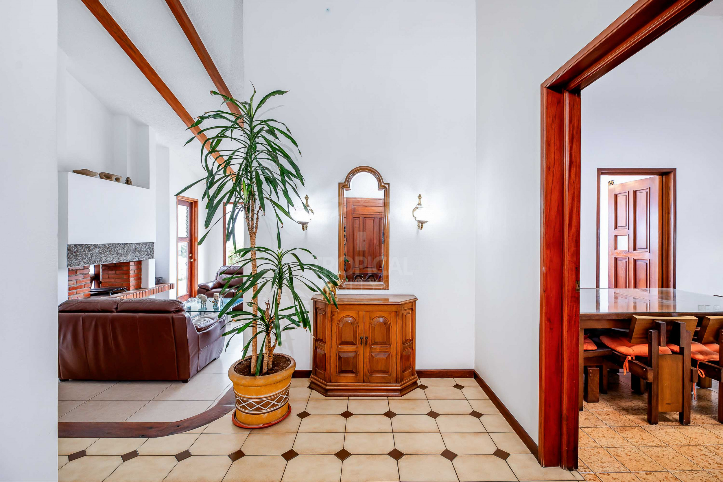 Single-Story Home with Private Pool for Sale in Trejos Montealegre, Escazú SOLD