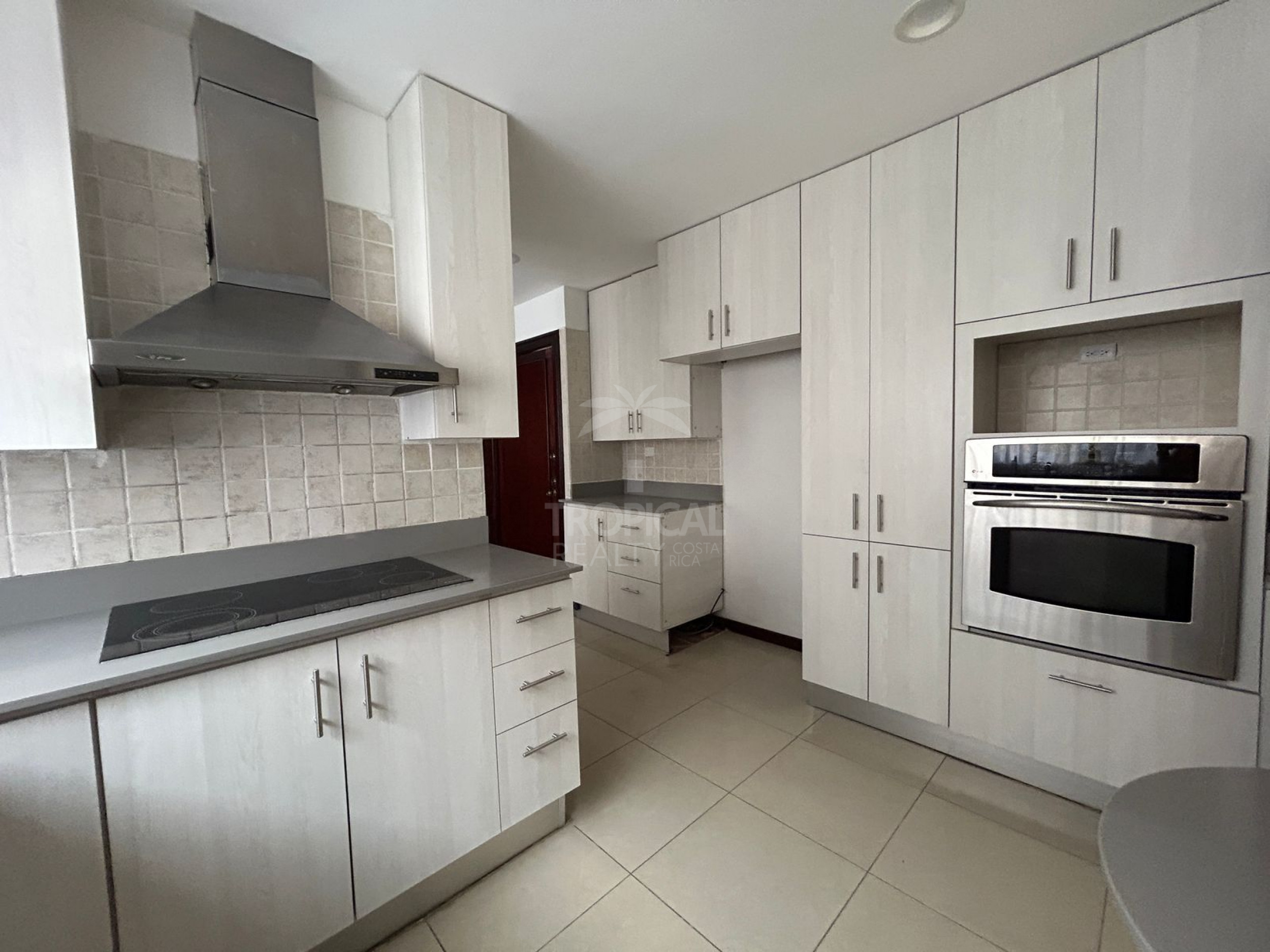 House for Sale in Escazú Gated Community Near World Gym – 3 Bedrooms, Office & Private Garden