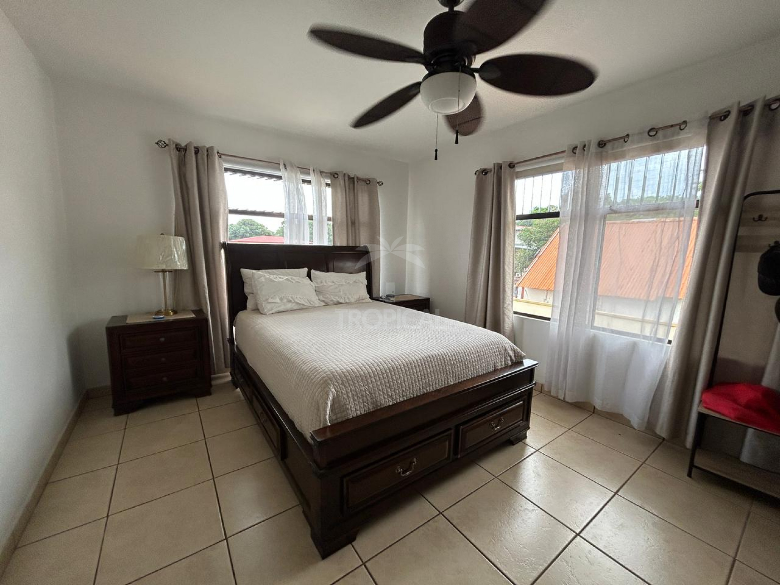 For Sale: Property with Two Independent Apartments – Pozos, Santa Ana