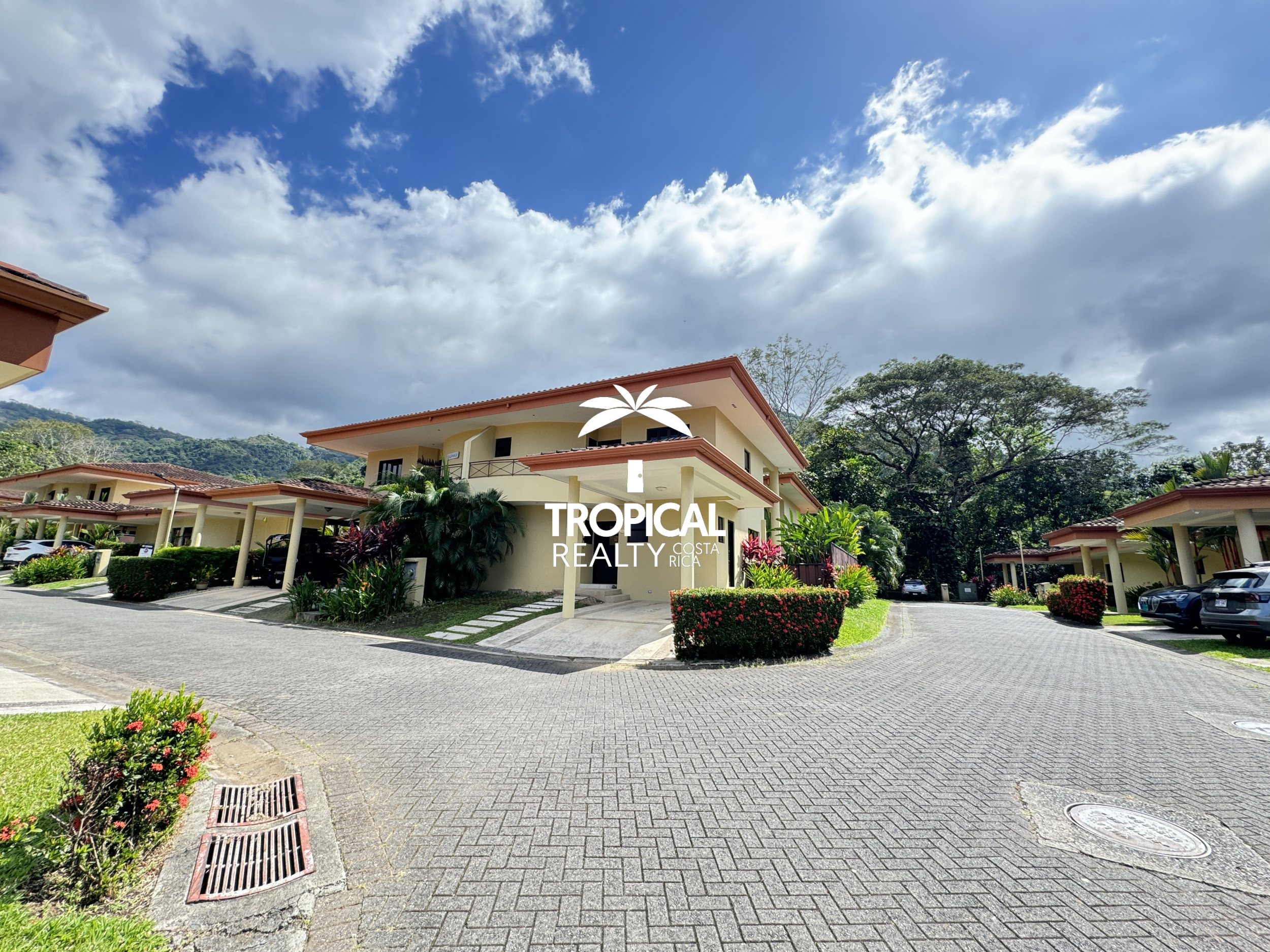 House for sale Belen, San Antonio in gated community